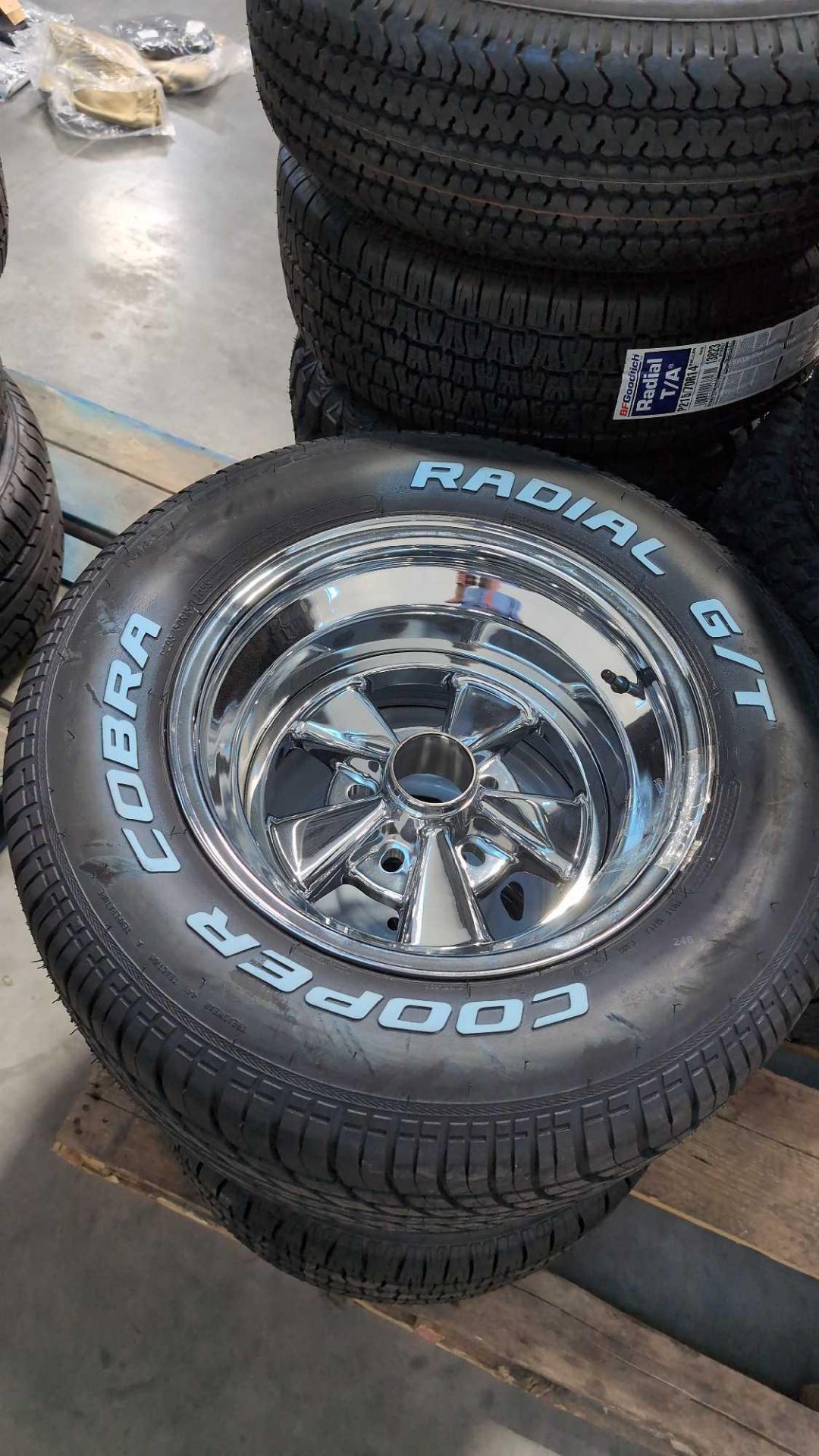 Tires with rims - Image 8 of 13