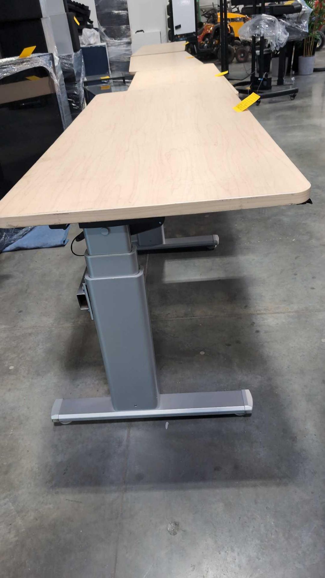 adjustable height series VL2 desk - Image 5 of 6