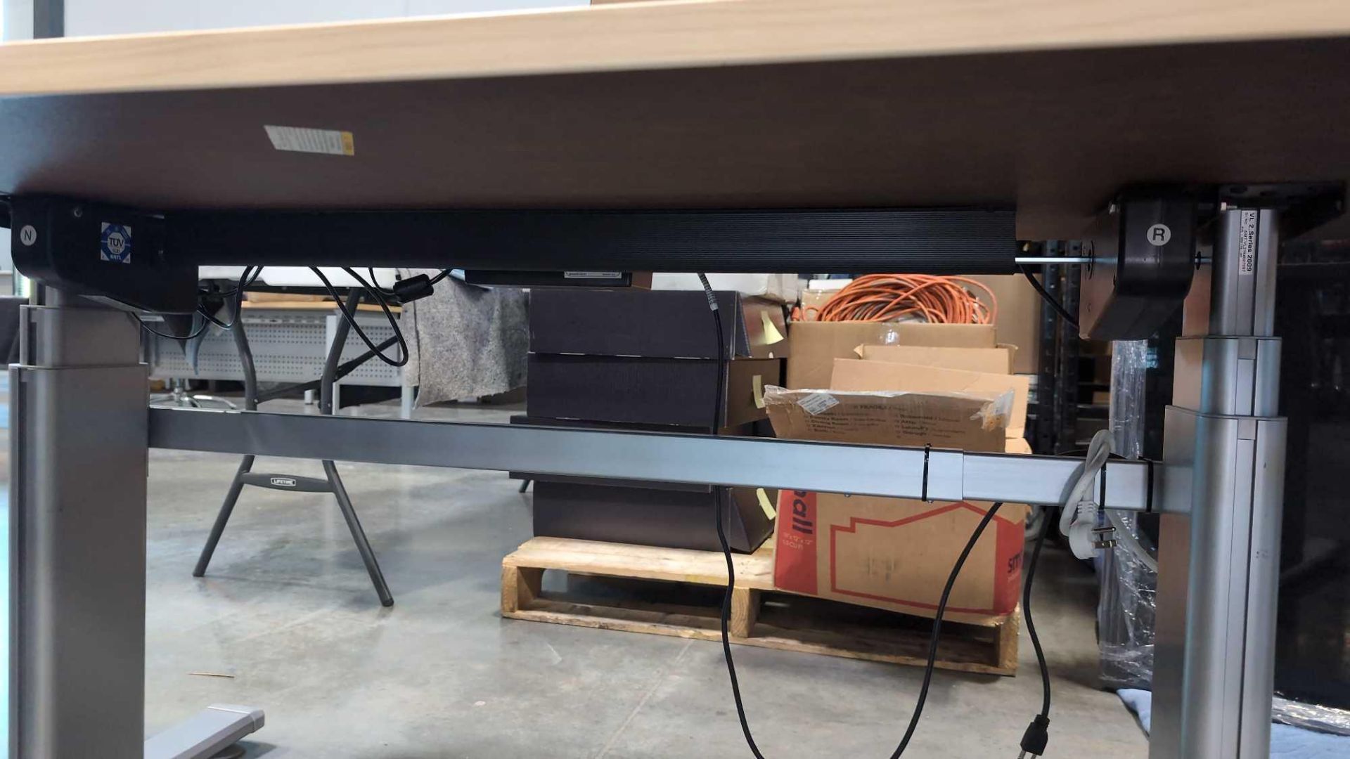 adjustable height series VL2 desk - Image 4 of 6