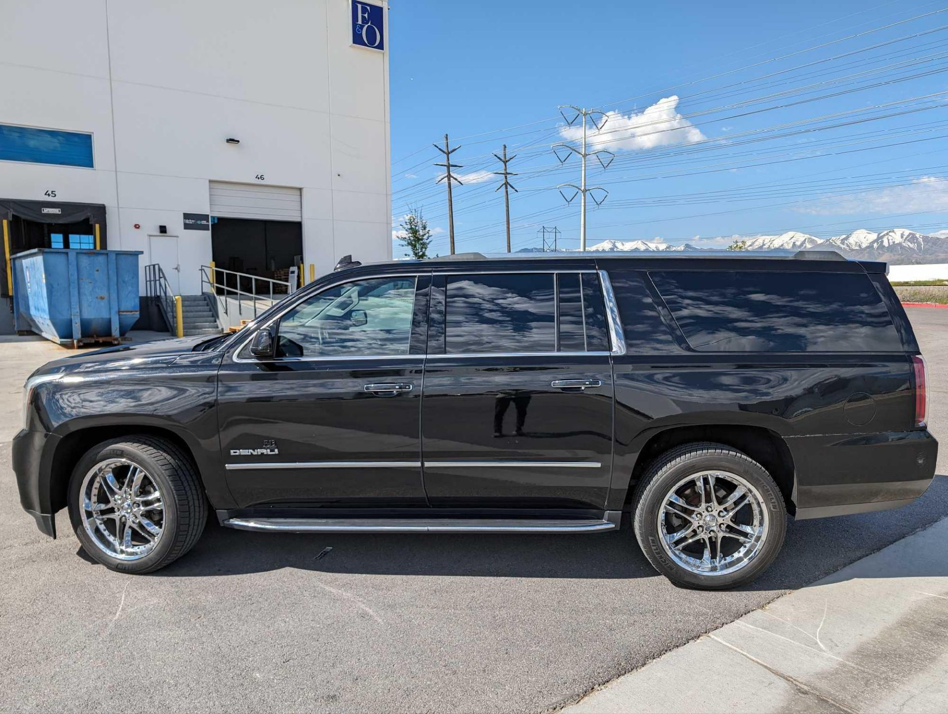 2017 GMC Yukon XL Denali w/ 111K Miles, 4wd, v8 VIN #: 1GKS2HKJ4HR323051 Features & notes: runs and - Image 8 of 16
