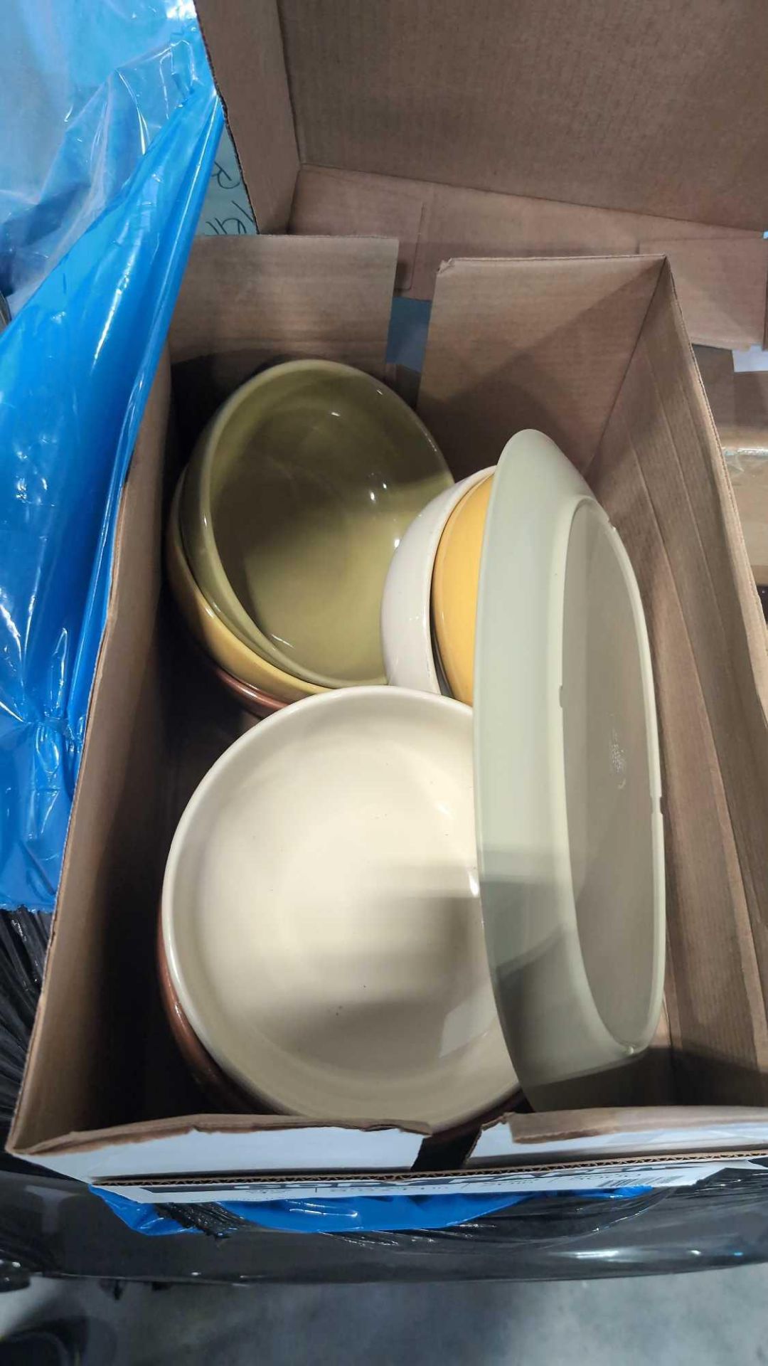 Dishes: plates and bowls - Image 2 of 5