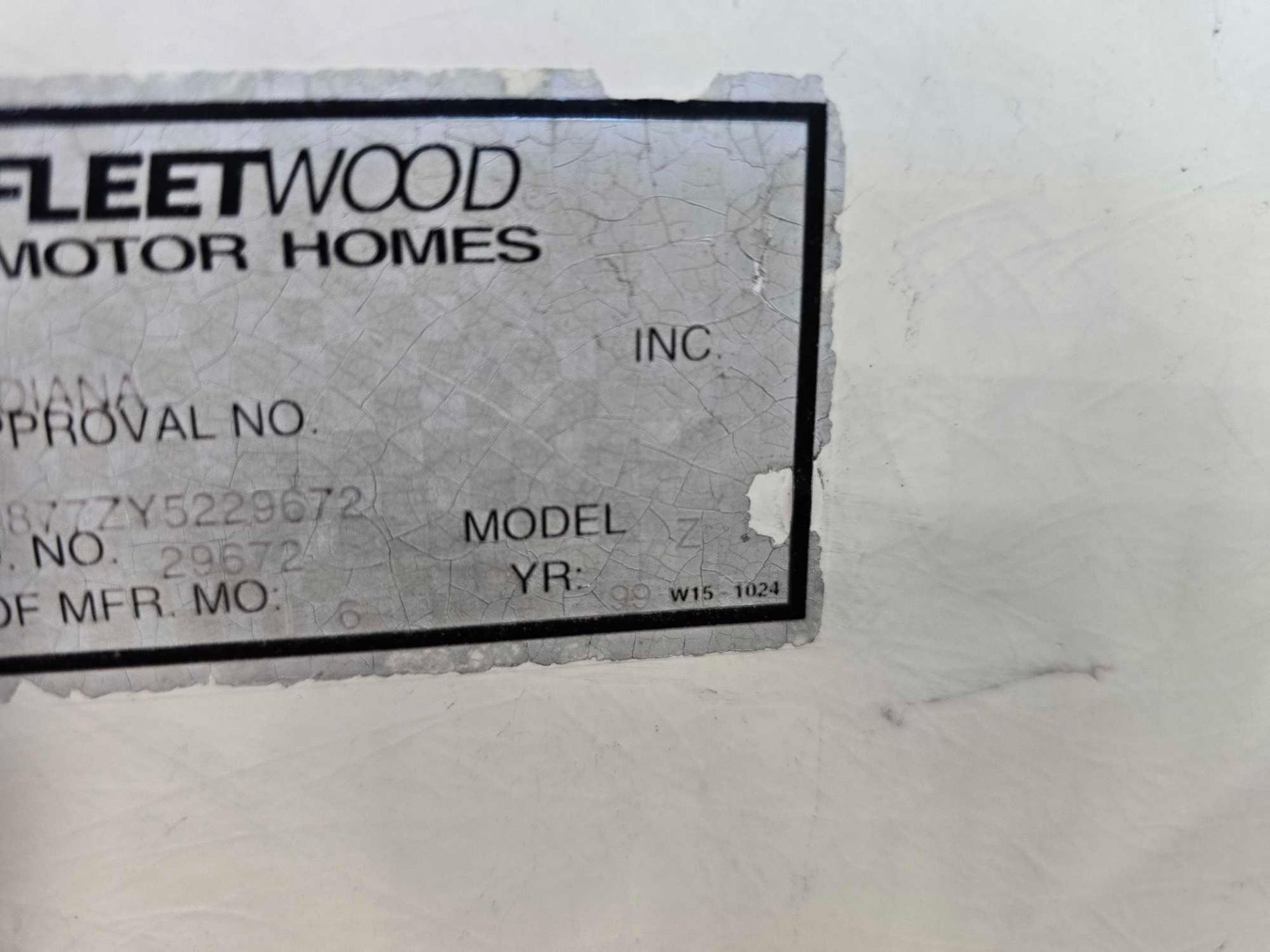 1999 Fleetwood Motorhome - Image 14 of 21