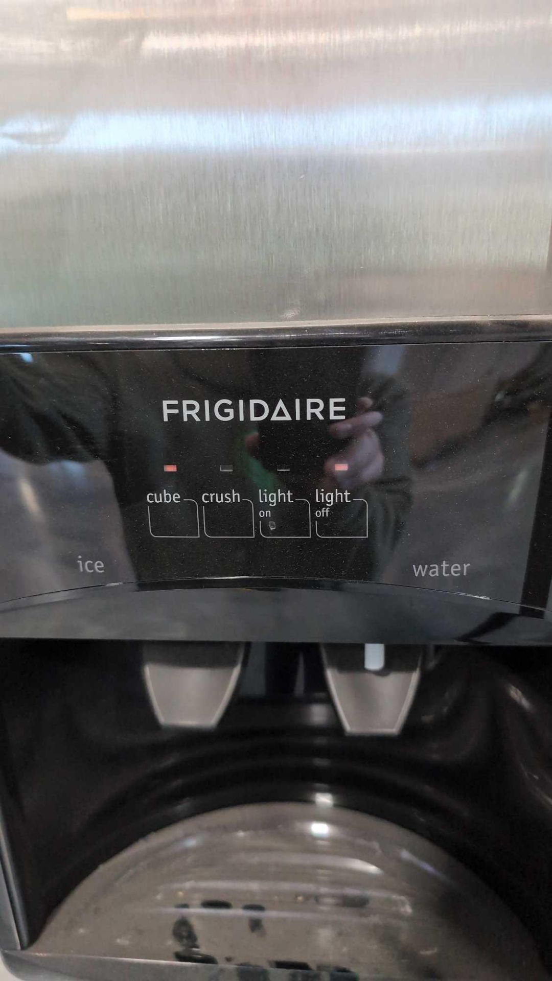 Frigidaire fridge, used?, door needs be fixed - Image 7 of 8