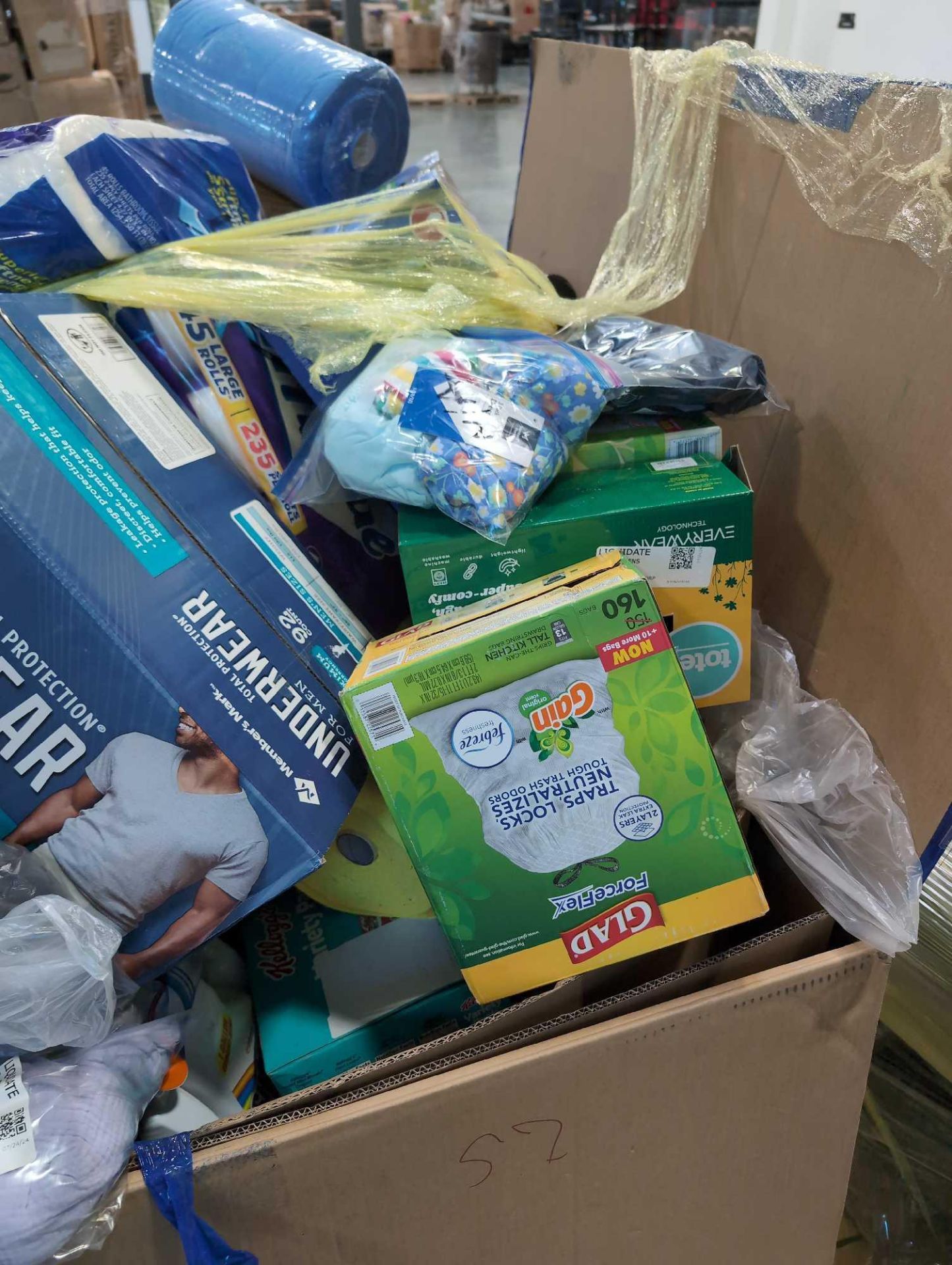 Big box store in box: underwear, towels, Paper towels, glad bags, clothing, bedding, cleaning wipes, - Image 15 of 16