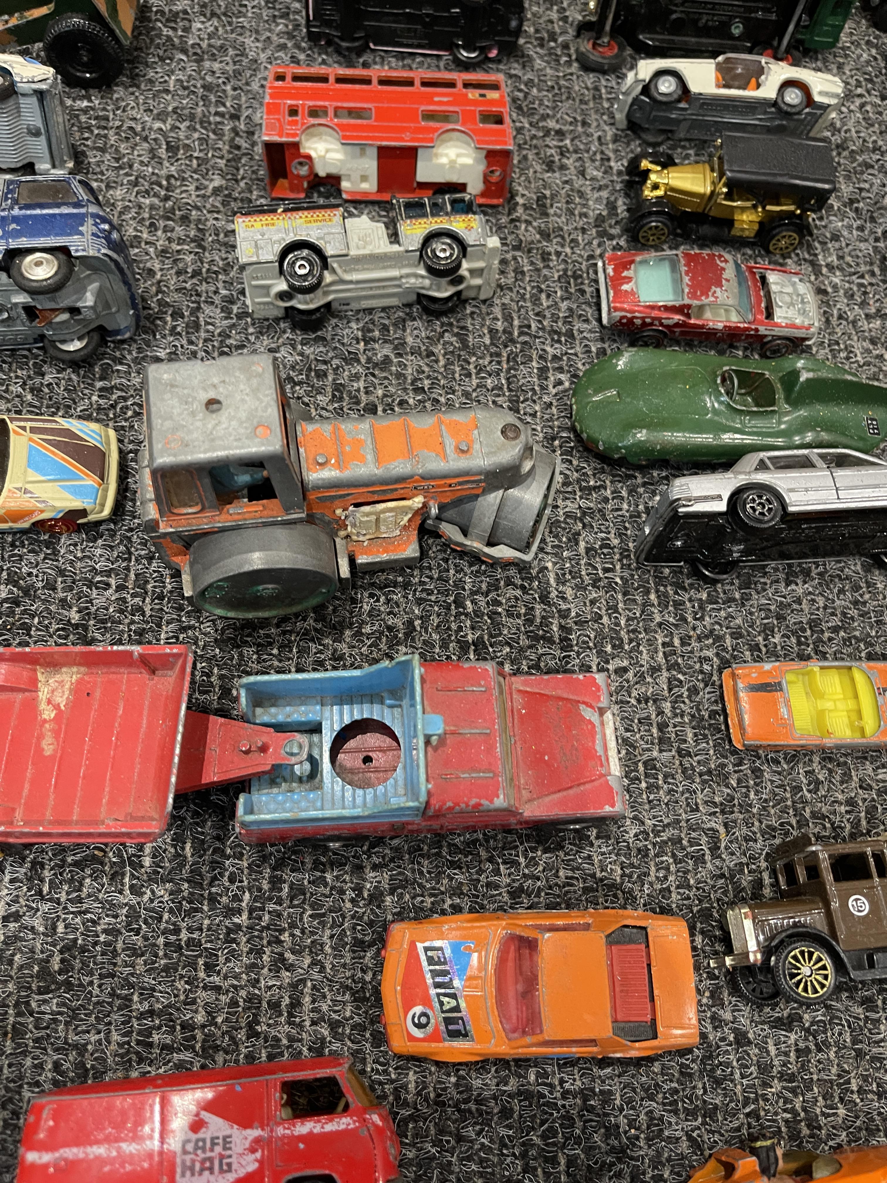 Metal army tin and vintage vehicles - Image 16 of 28