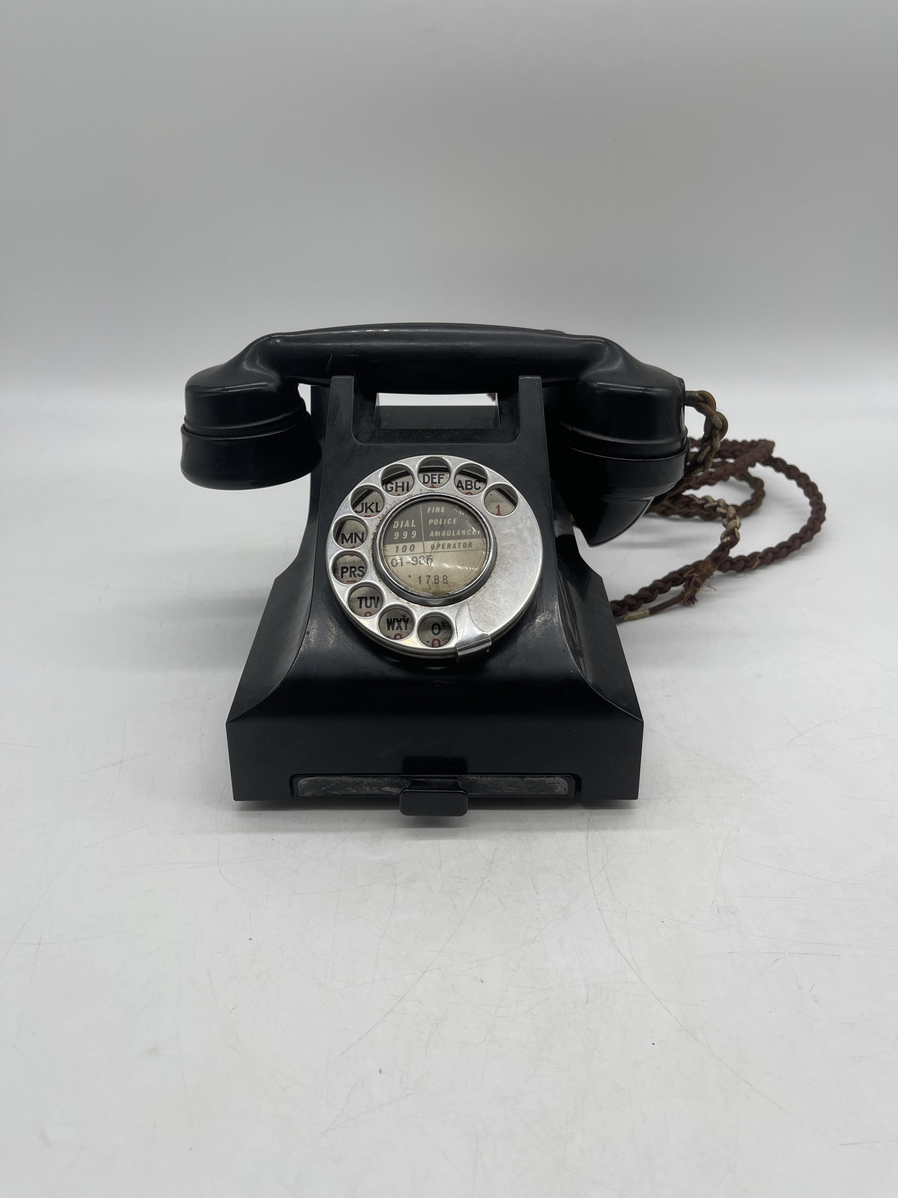 Two Bakelite telephones - Image 16 of 20