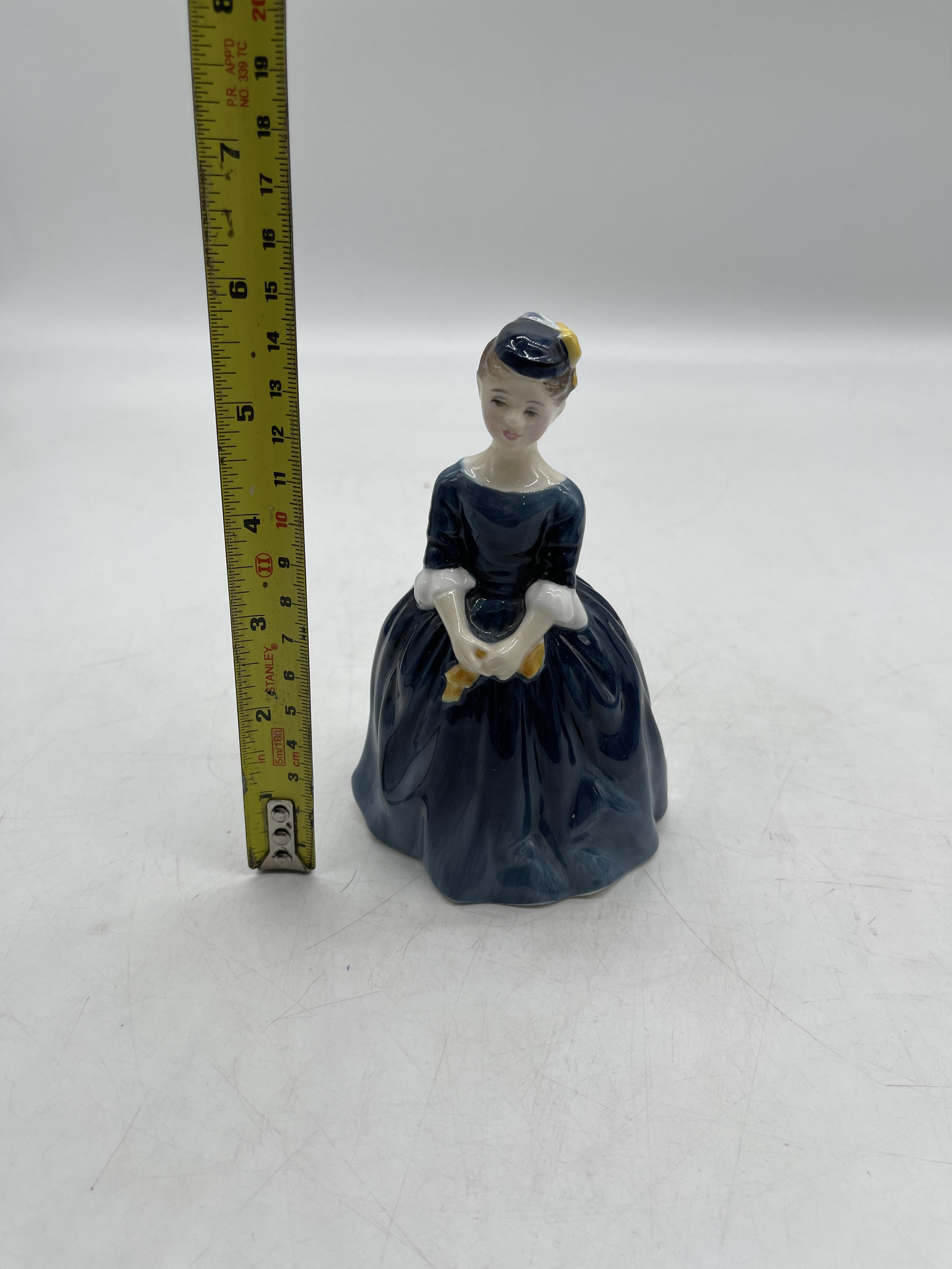 Blue Royal Doulton ceramic figurines - Image 25 of 34