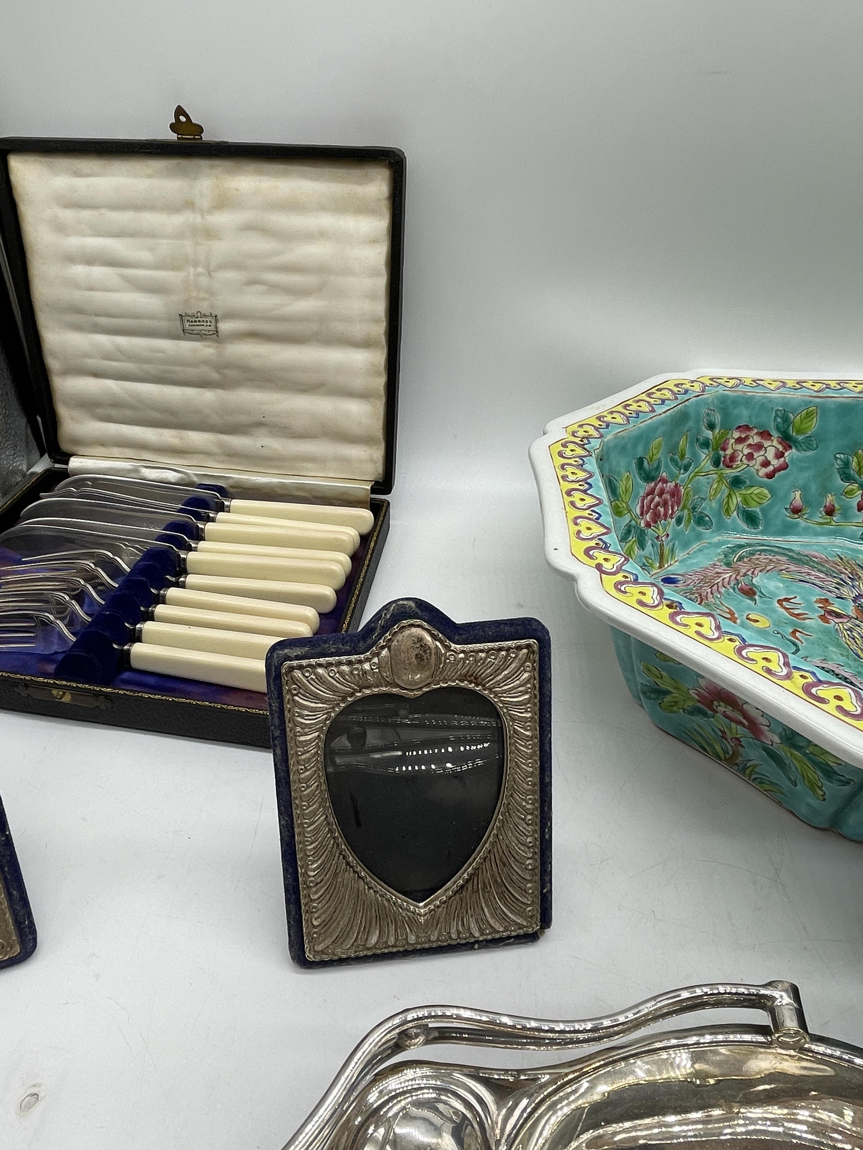 Silver plate and picture frames, with other assorted items - Image 7 of 13