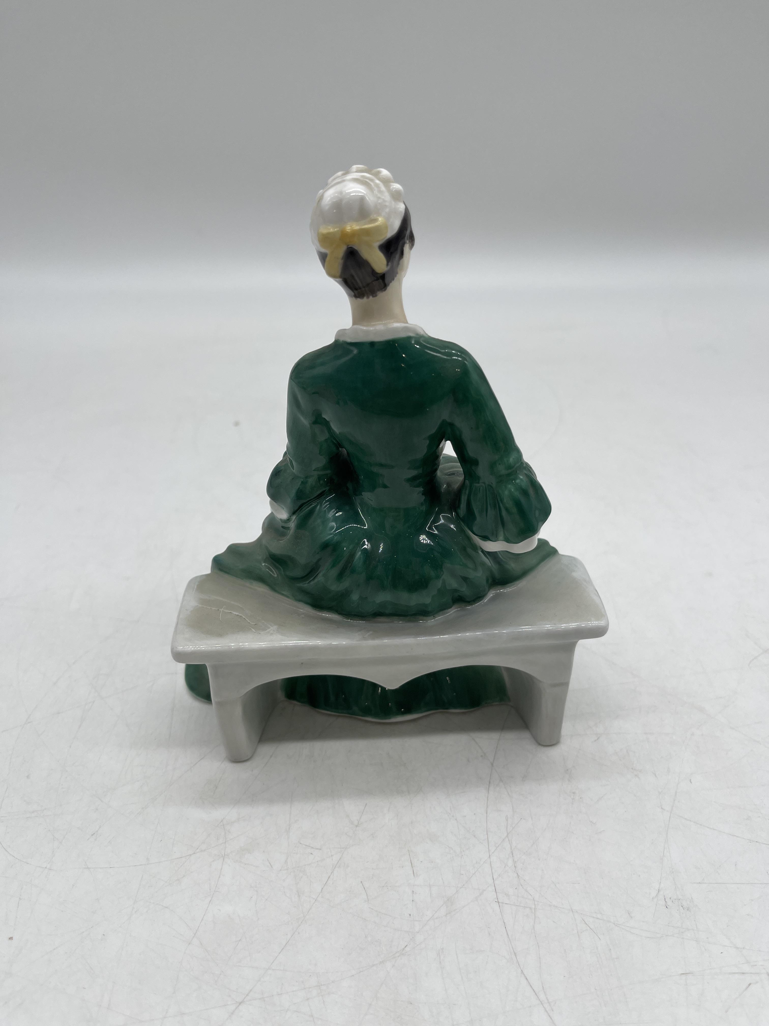 Green Royal Doulton ceramic figurines - Image 28 of 41