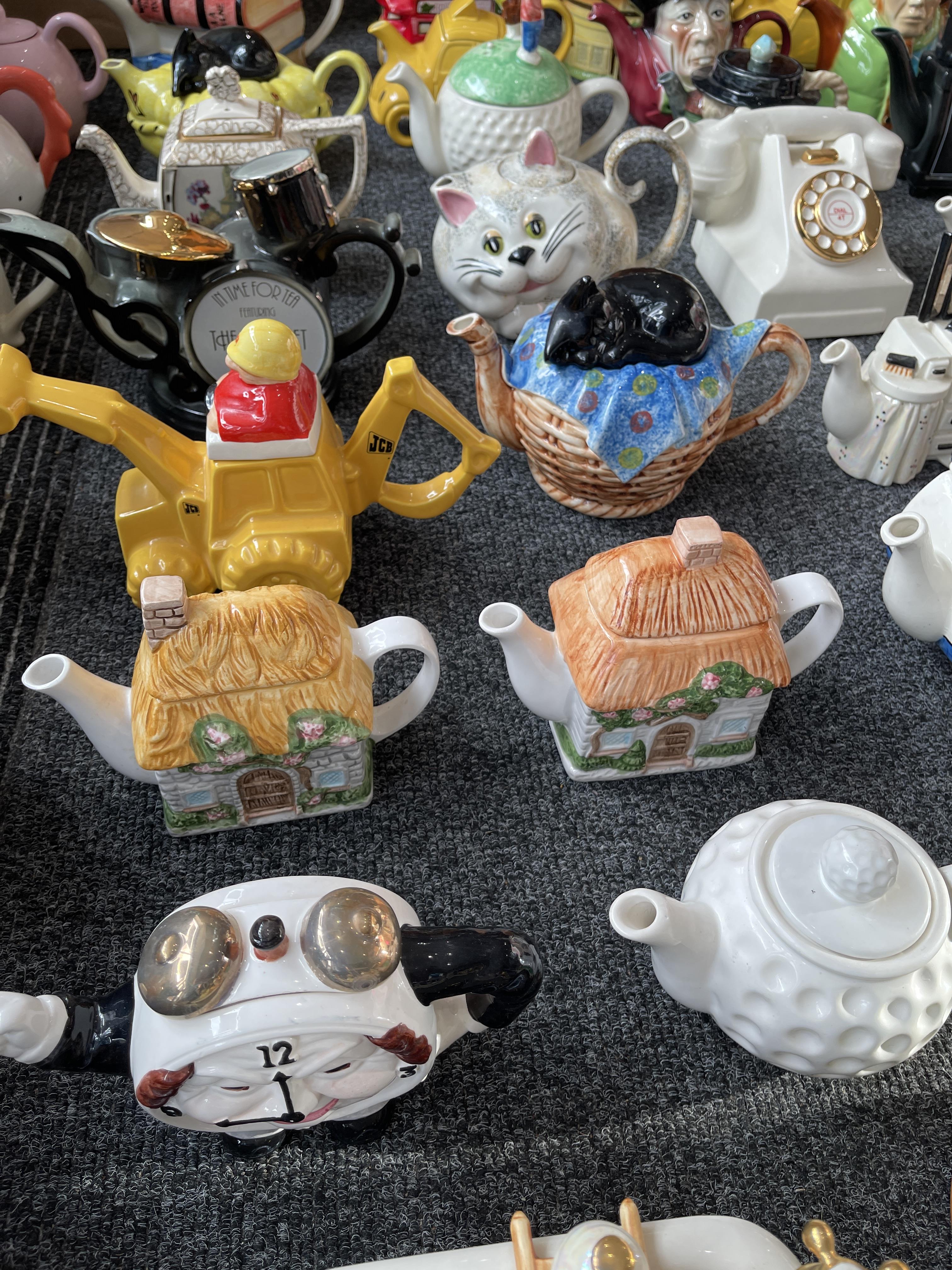 Collection of Ceramic Tea Pots - Image 35 of 44