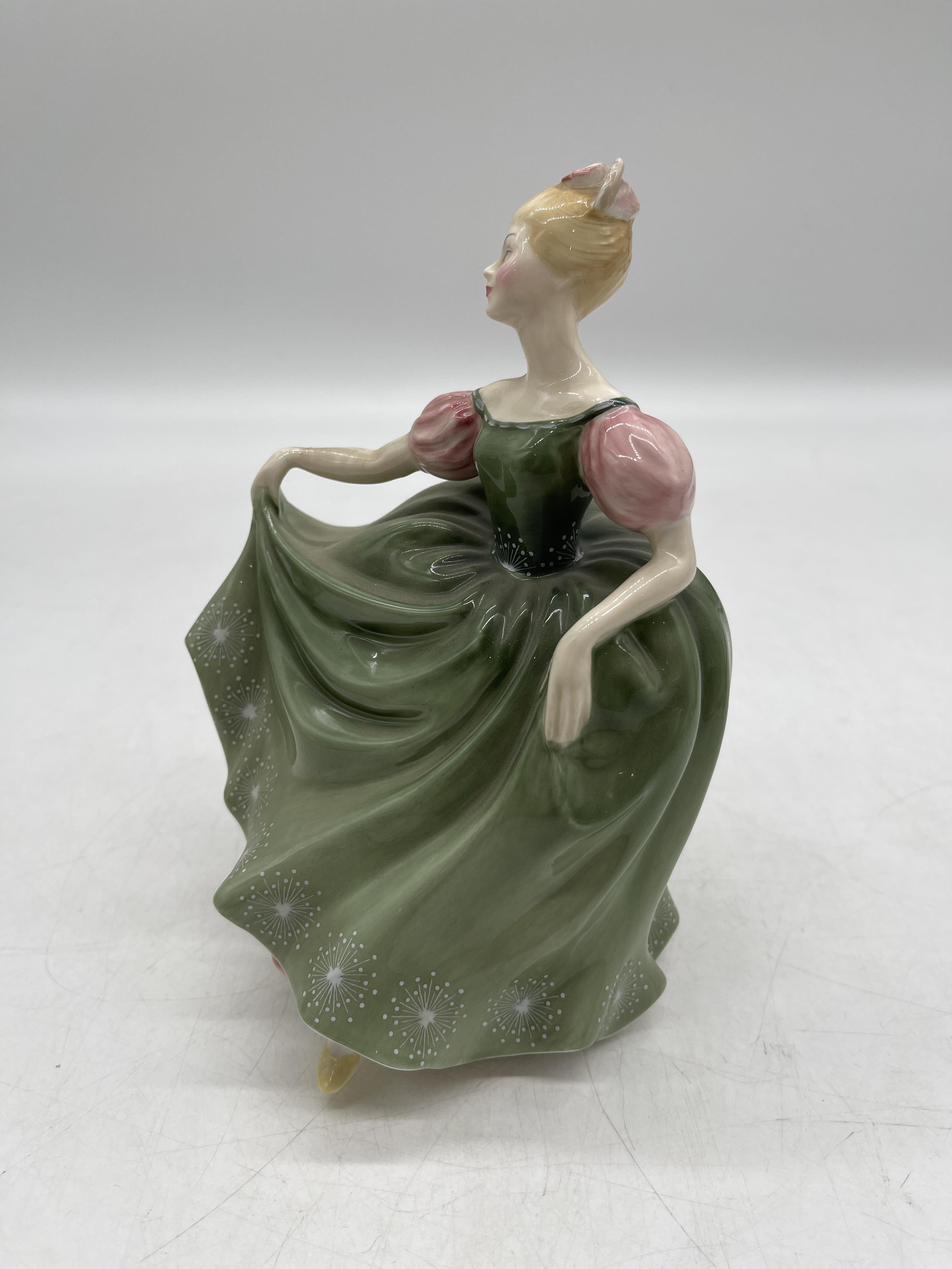 Green Royal Doulton ceramic figurines - Image 3 of 41