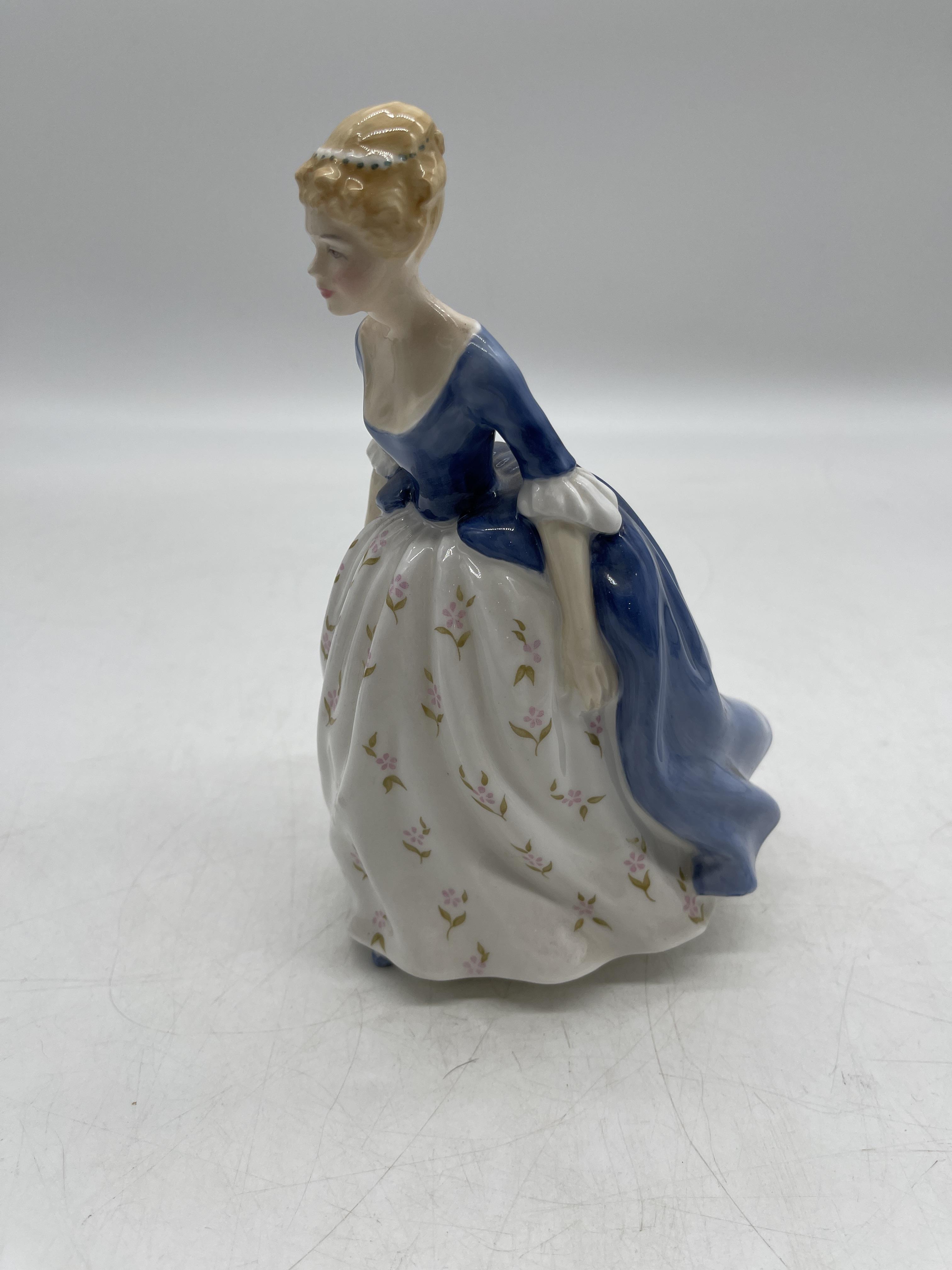 Blue Royal Doulton ceramic figurines - Image 15 of 34