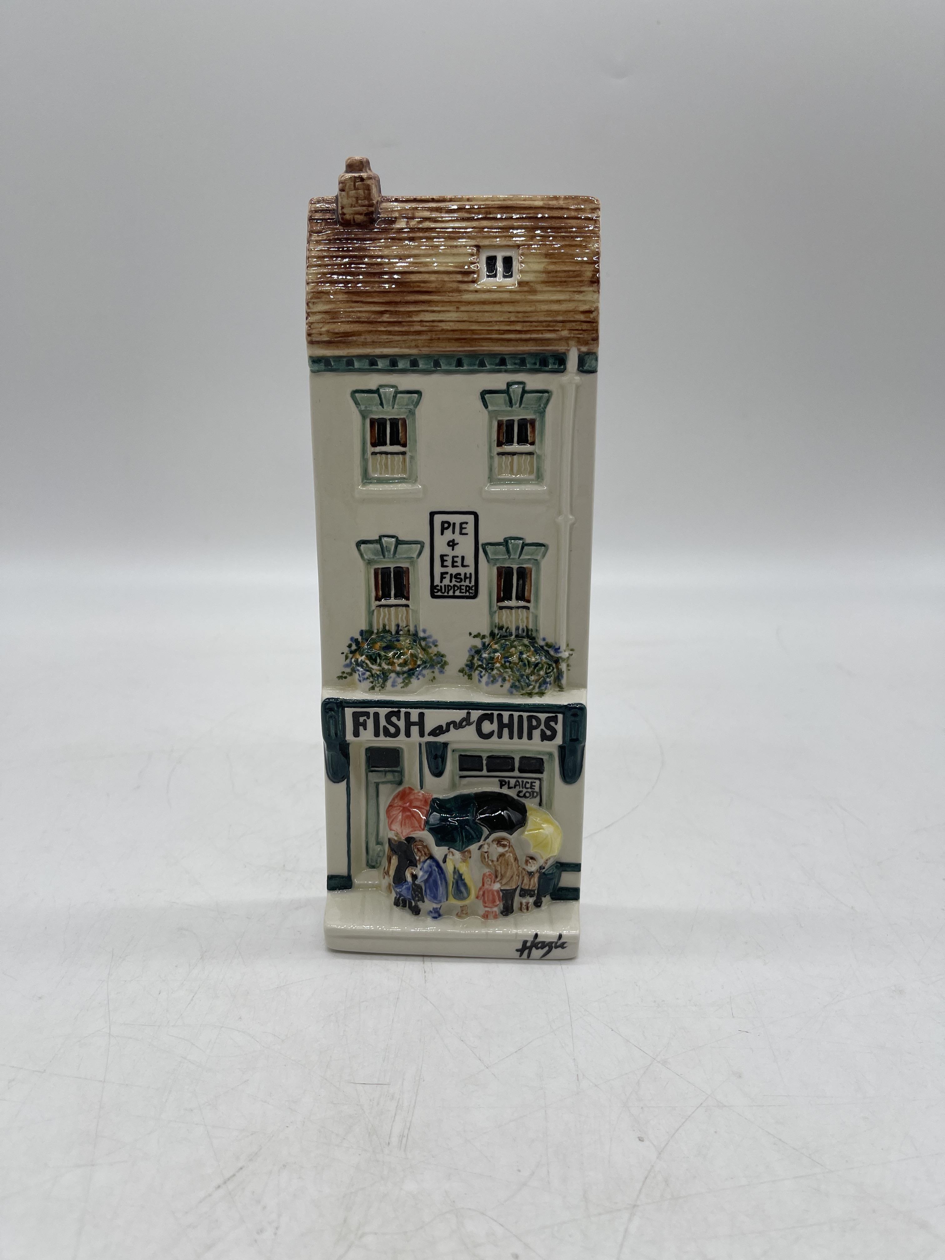 Collection of 5 Hazel Ceramic Houses - Image 6 of 12