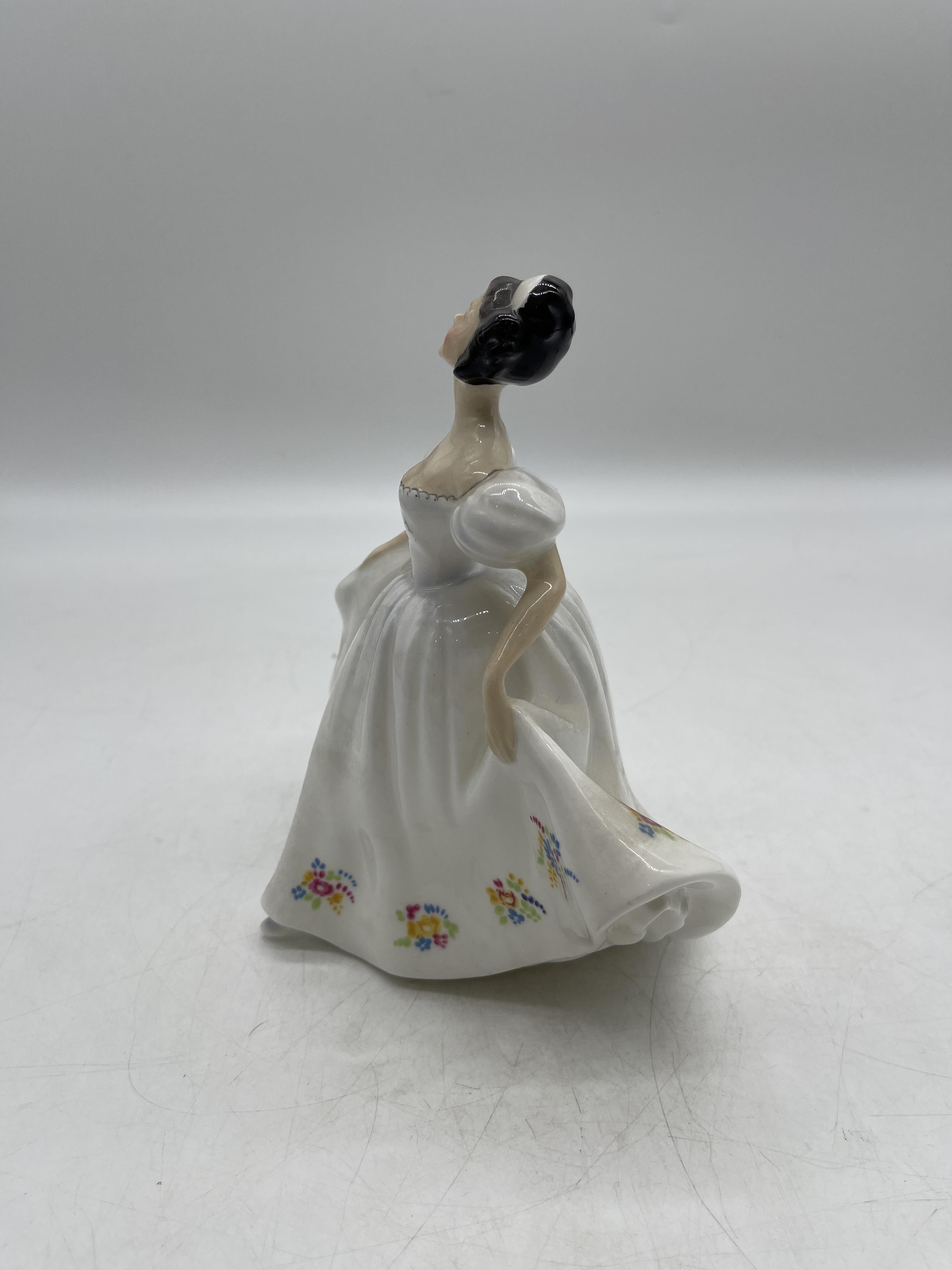 Pink Royal Doulton ceramic figurines - Image 37 of 41