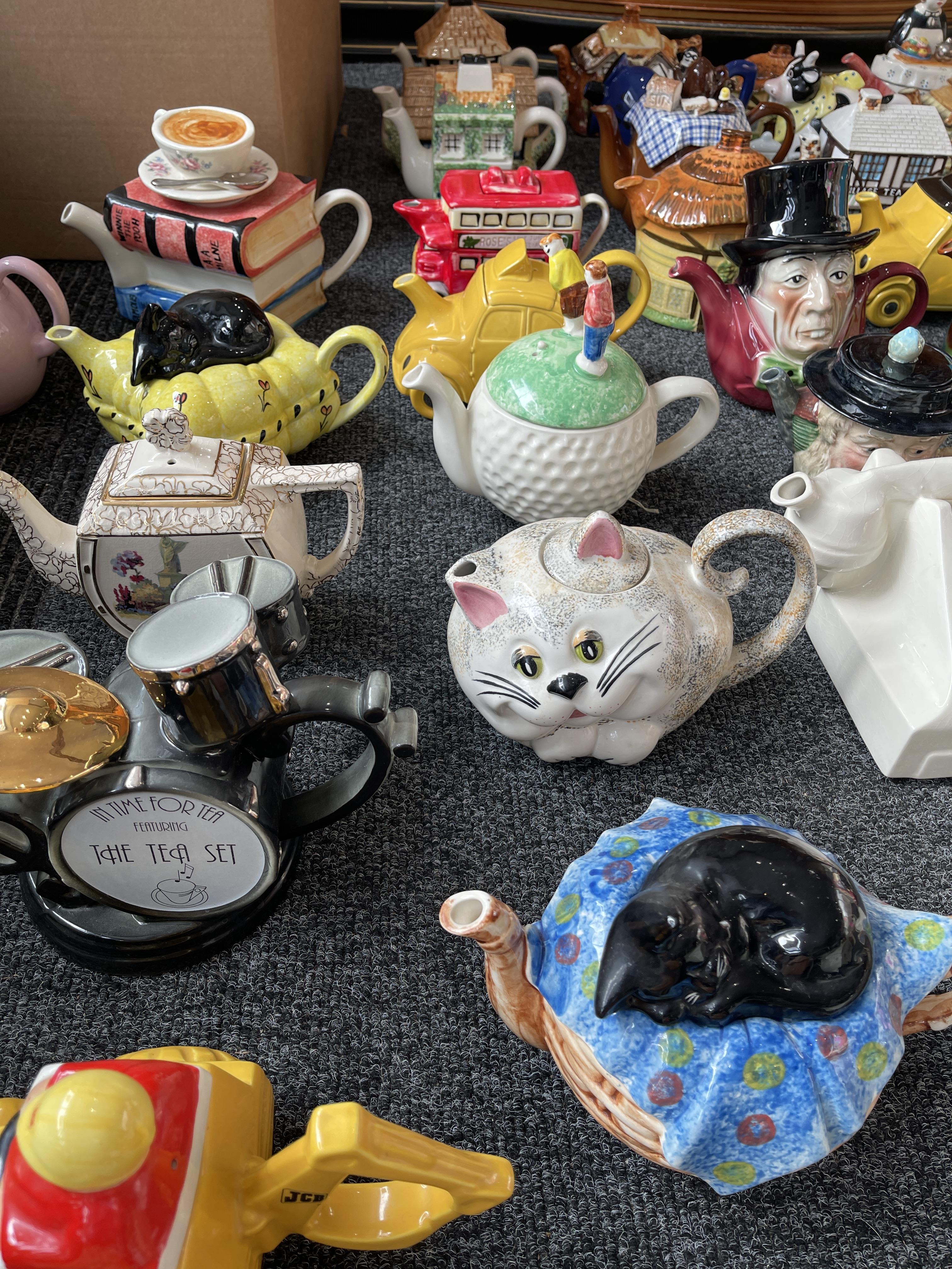 Collection of Ceramic Tea Pots - Image 17 of 44