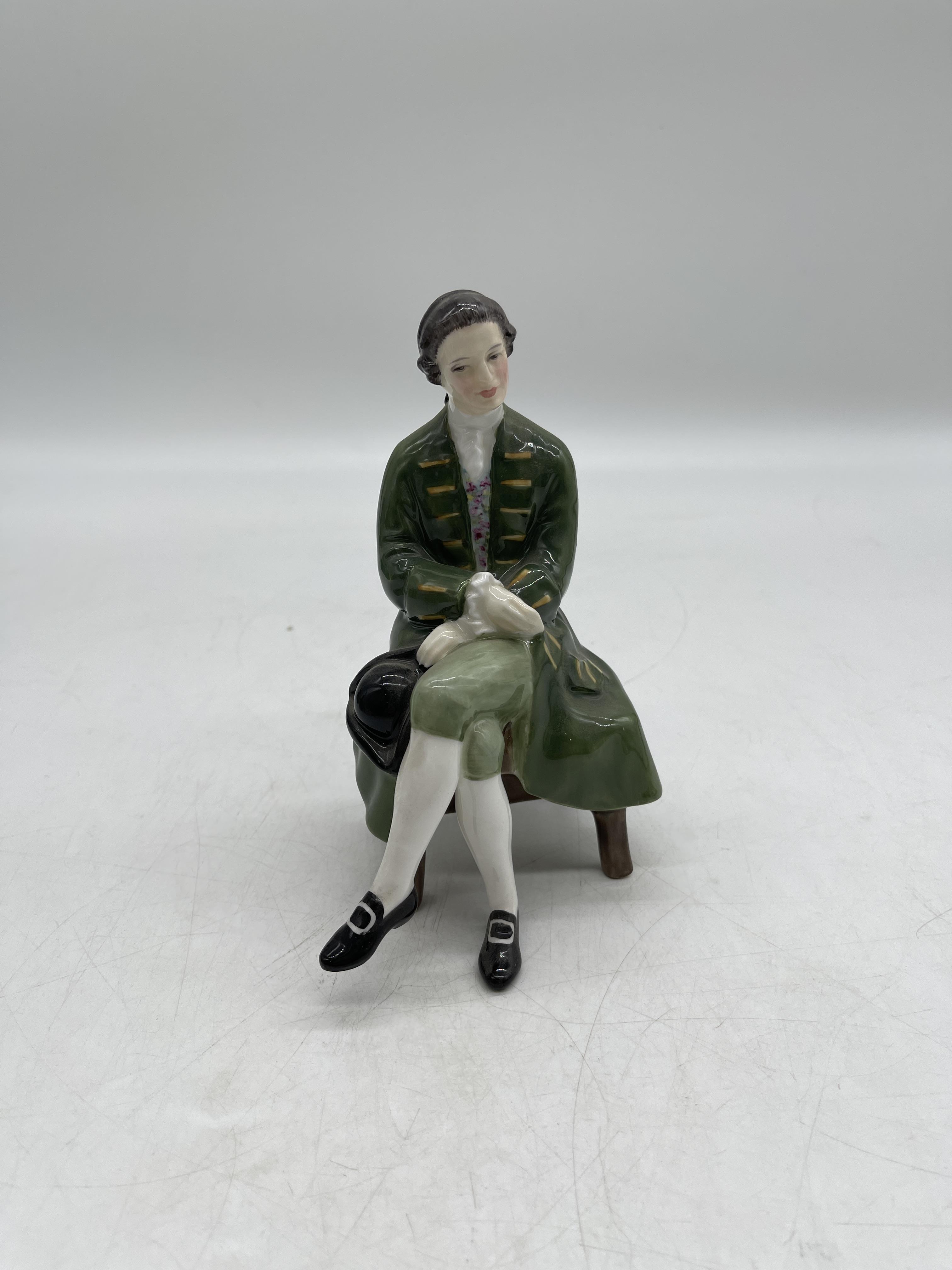 Green Royal Doulton ceramic figurines - Image 9 of 41