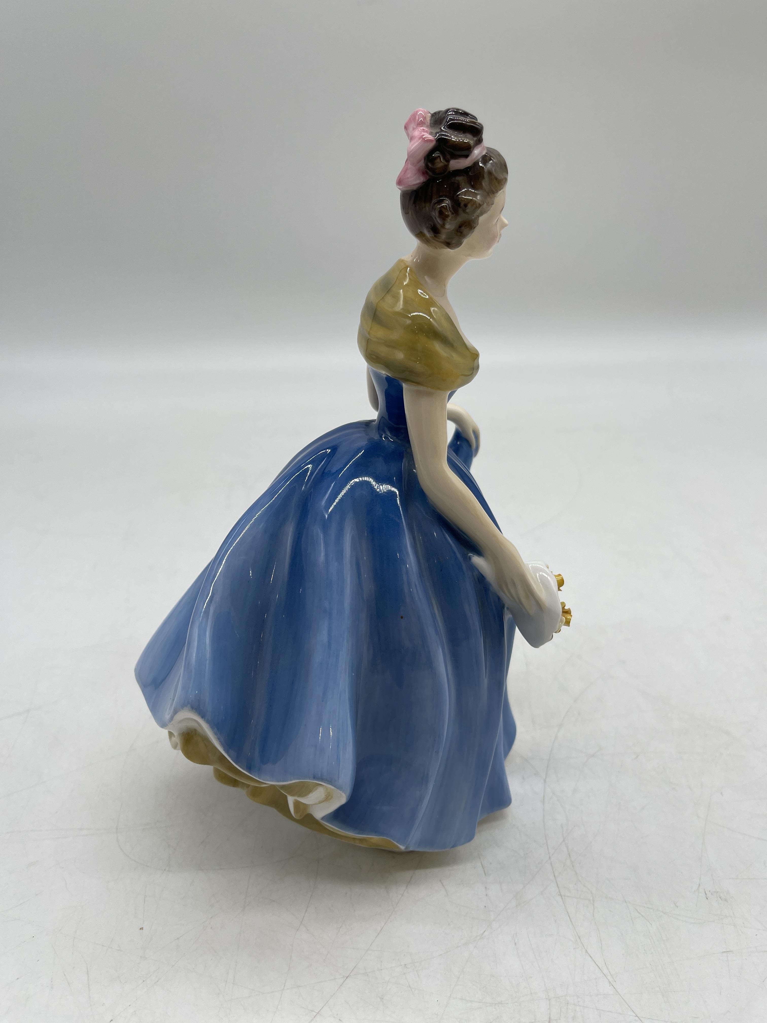 Yellow Royal Doulton ceramic figurines - Image 27 of 31