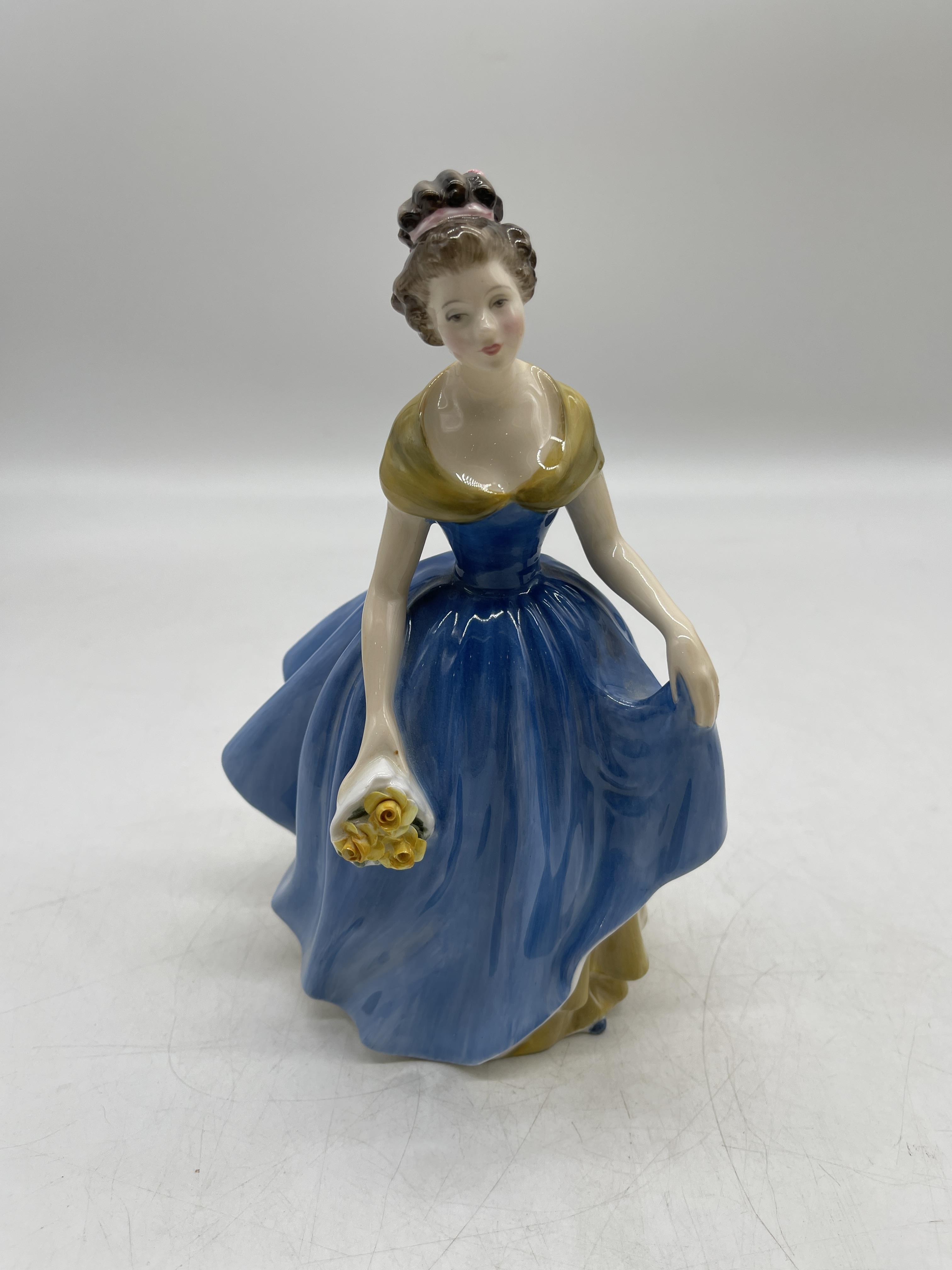 Yellow Royal Doulton ceramic figurines - Image 28 of 31