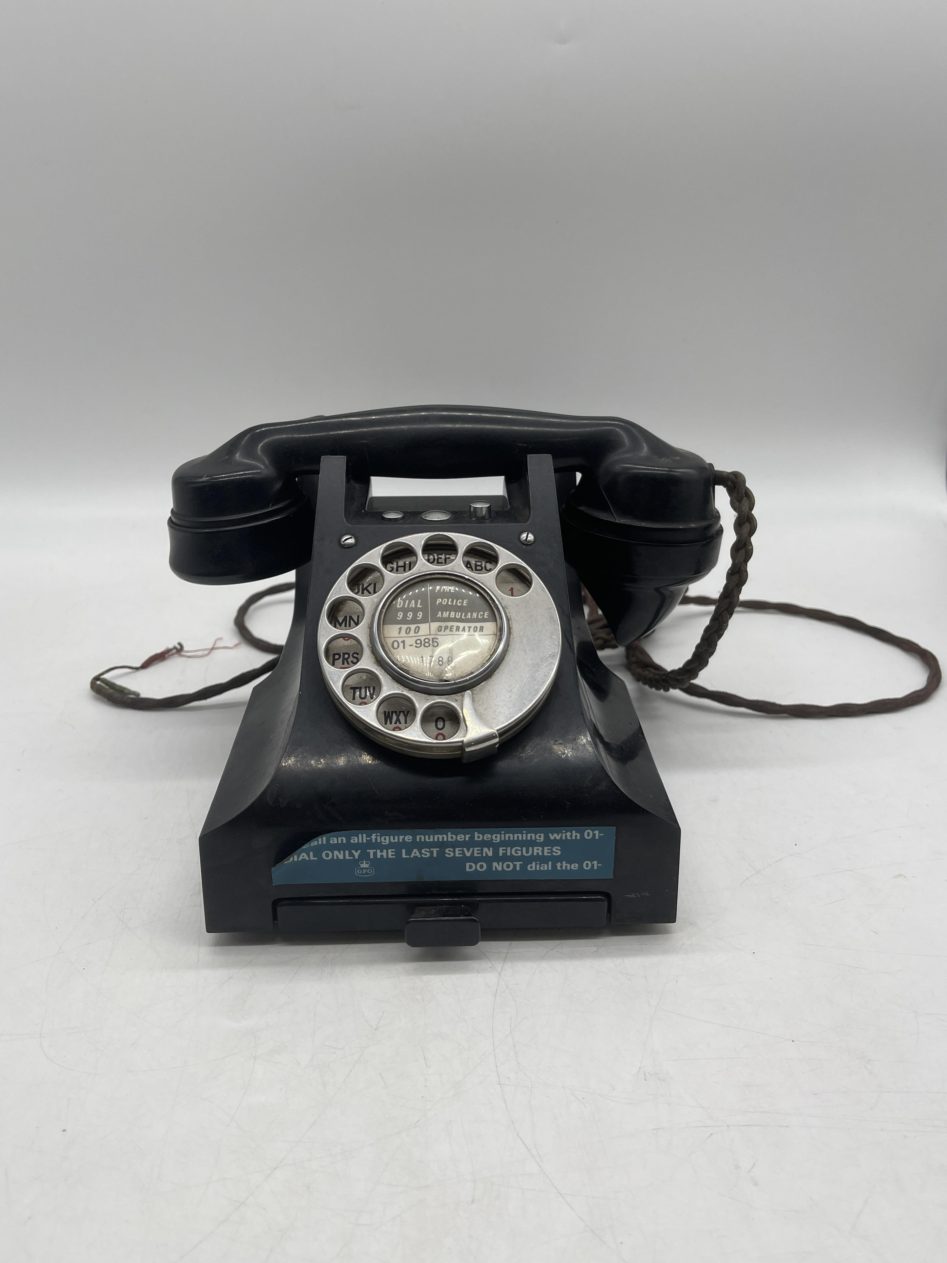 Two Bakelite telephones - Image 2 of 20