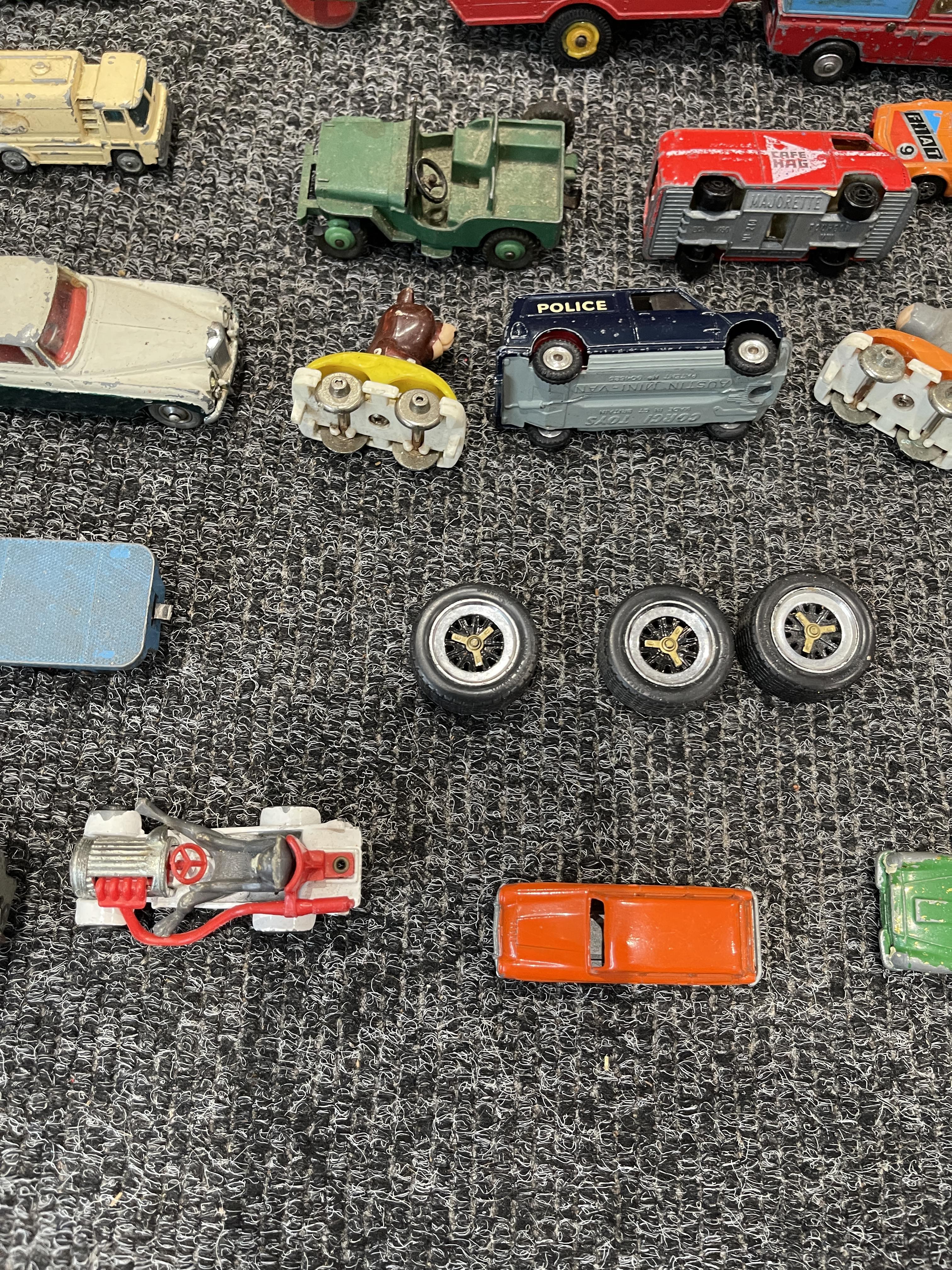 Metal army tin and vintage vehicles - Image 23 of 28