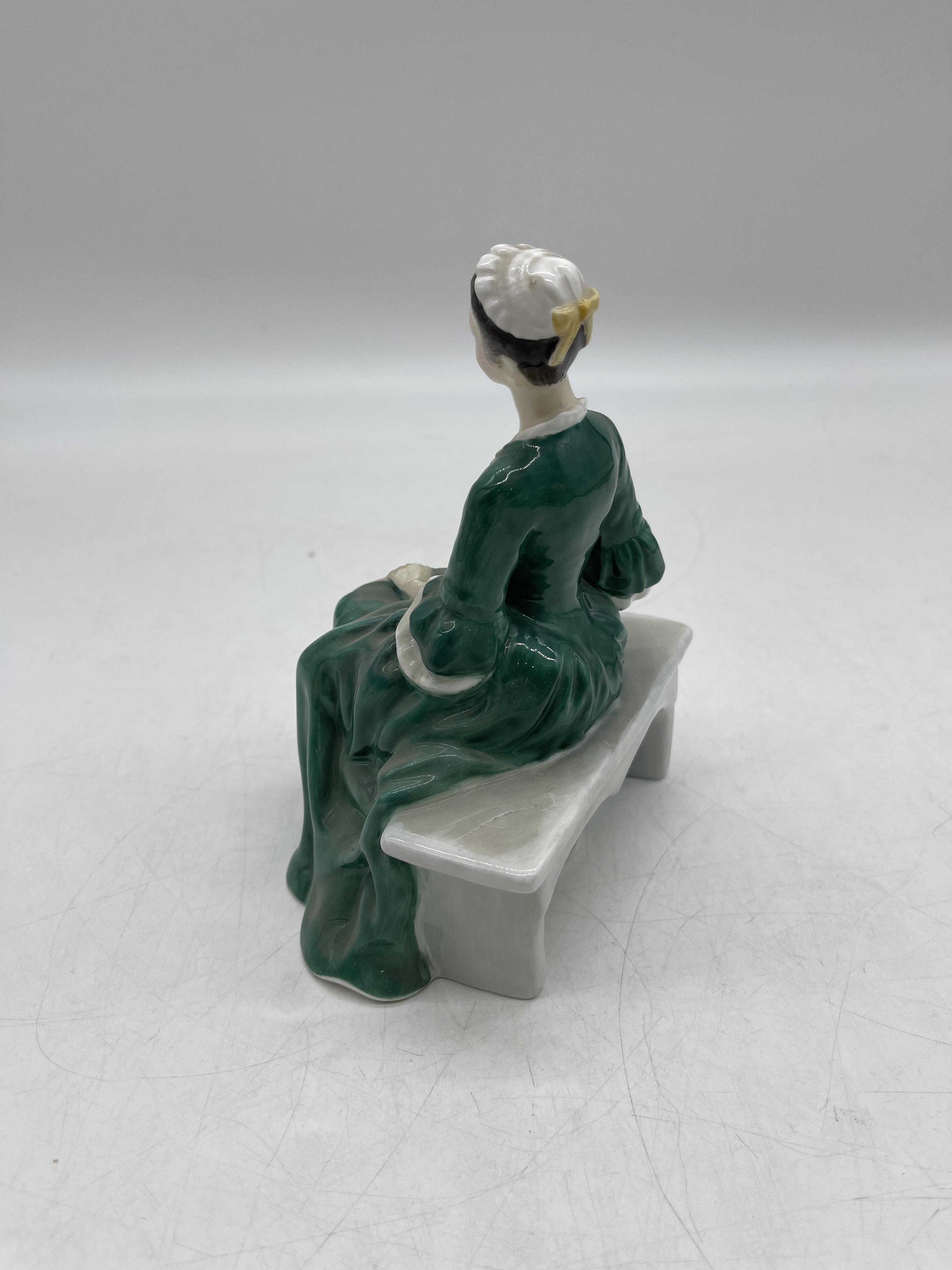 Green Royal Doulton ceramic figurines - Image 27 of 41