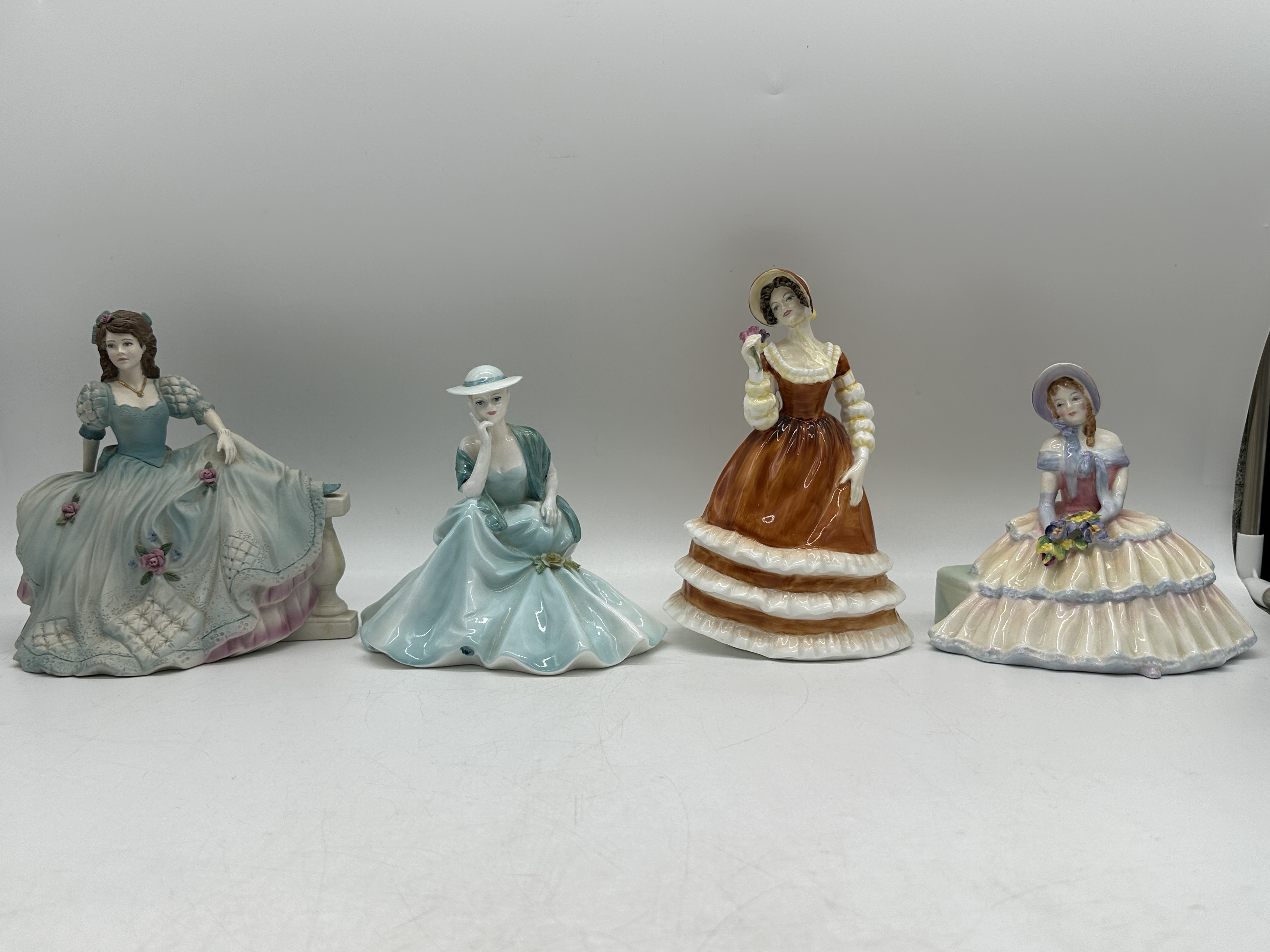 Four Porcelain Figurines to include Coalport Age o - Bild 33 aus 33