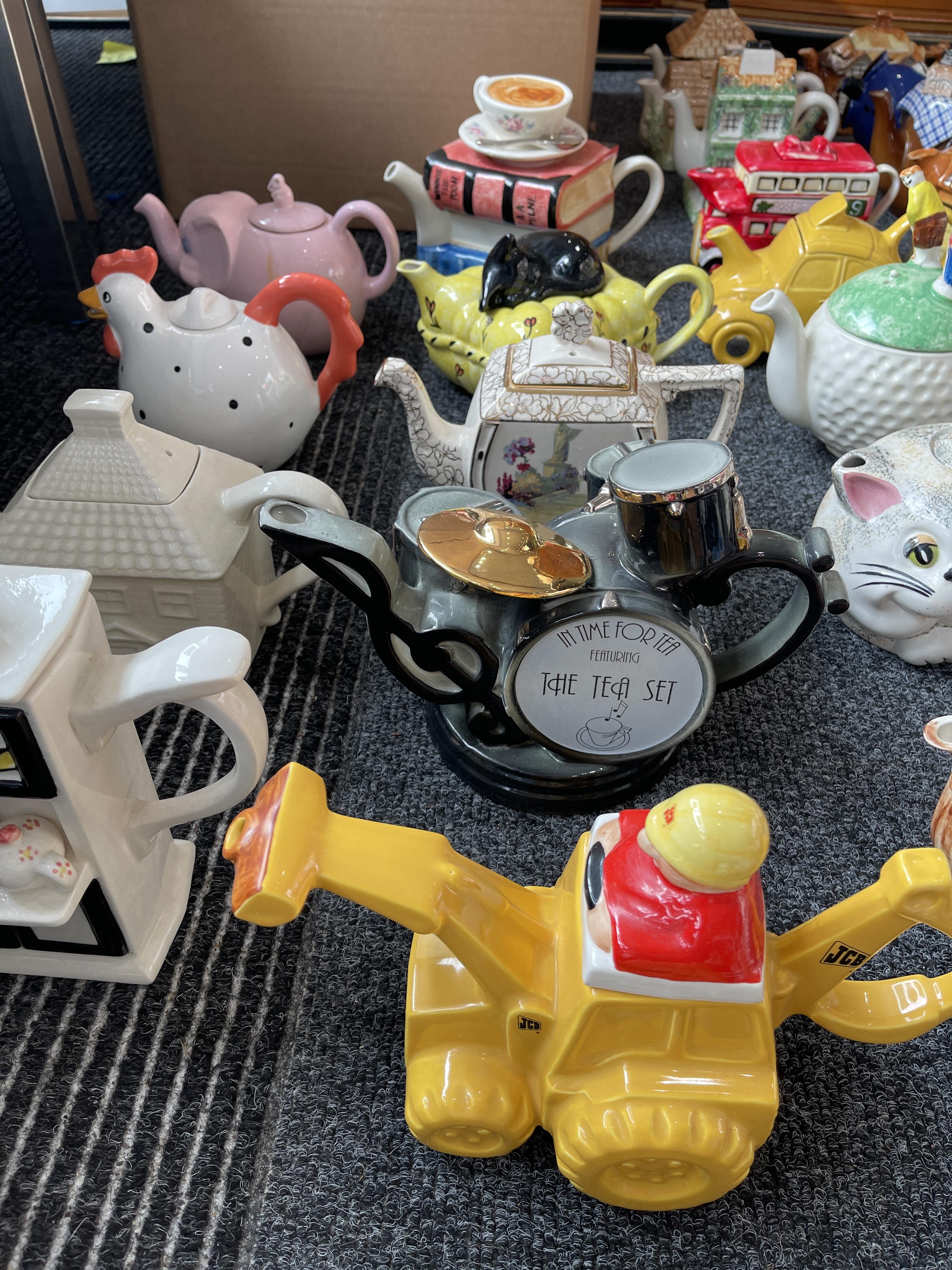 Collection of Ceramic Tea Pots - Image 16 of 44