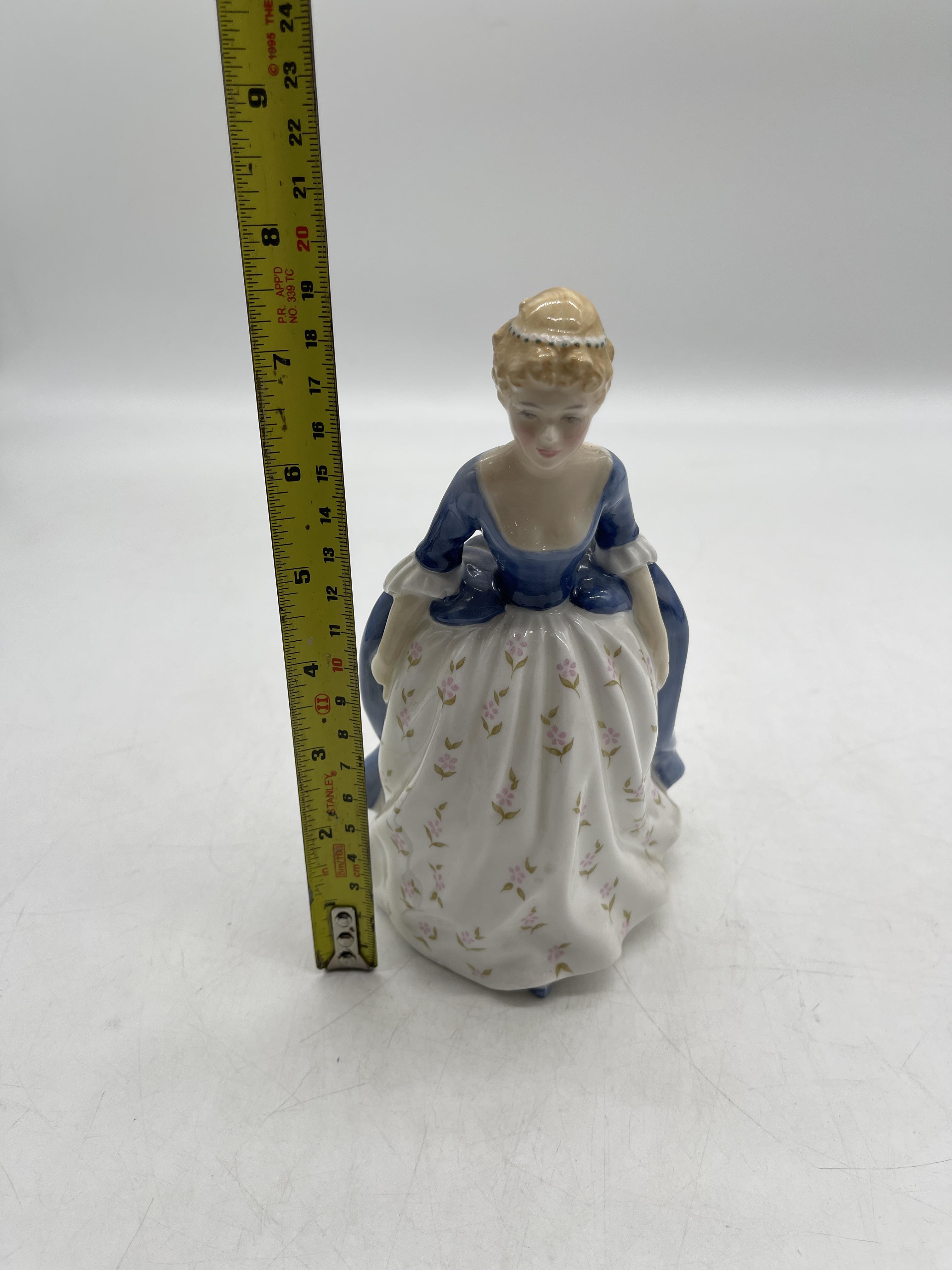 Blue Royal Doulton ceramic figurines - Image 17 of 34