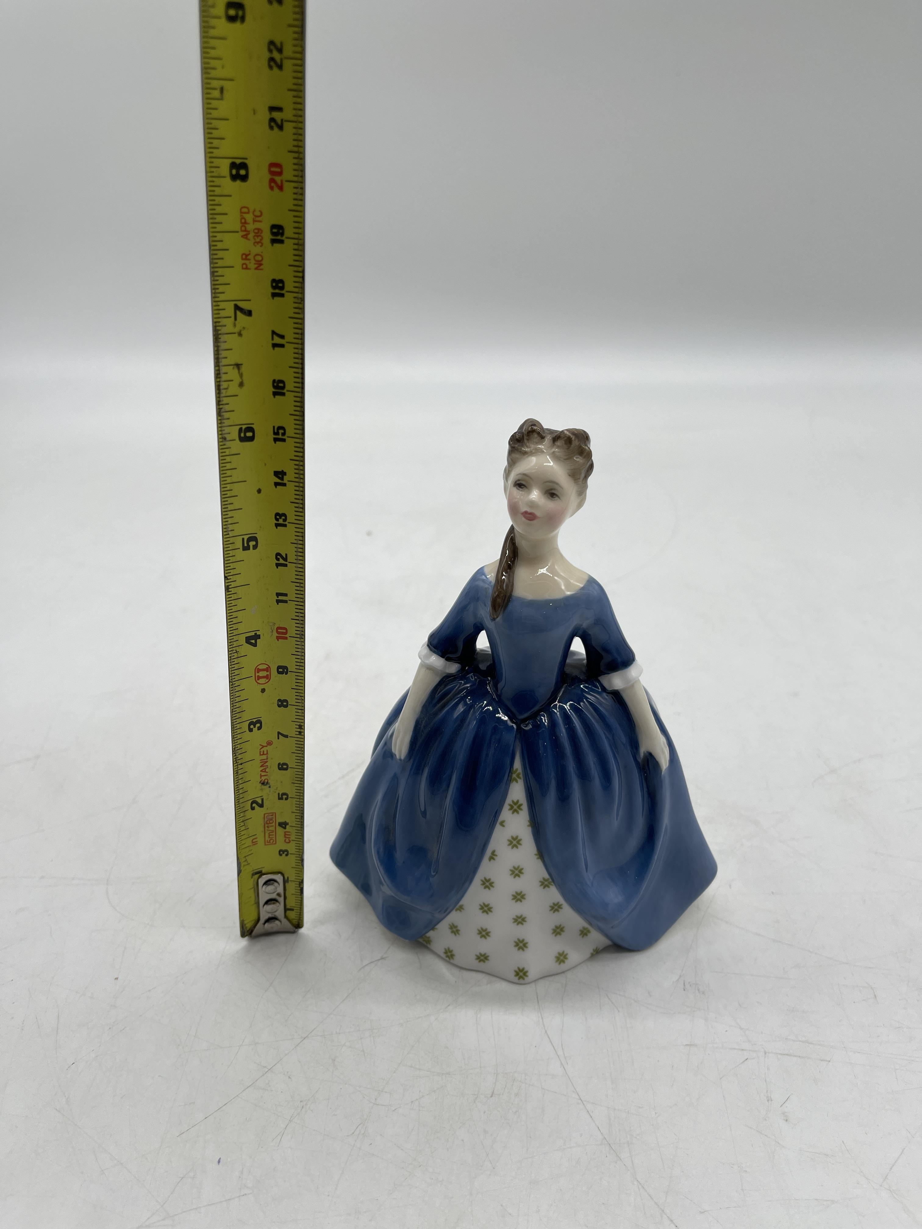 Blue Royal Doulton ceramic figurines - Image 8 of 34