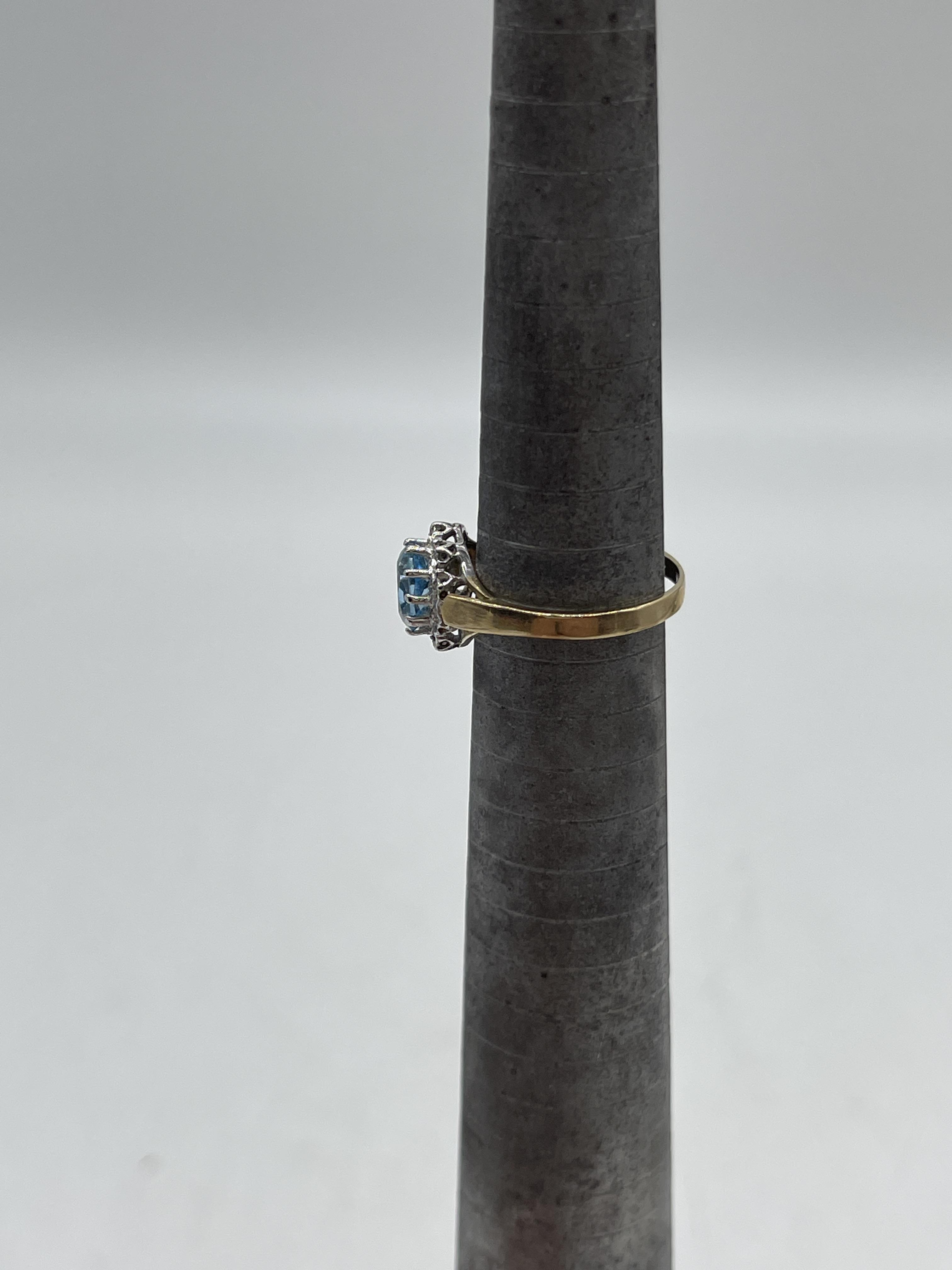 9ct Yellow Gold Diamond Blue Topaz Ring. - Image 2 of 5