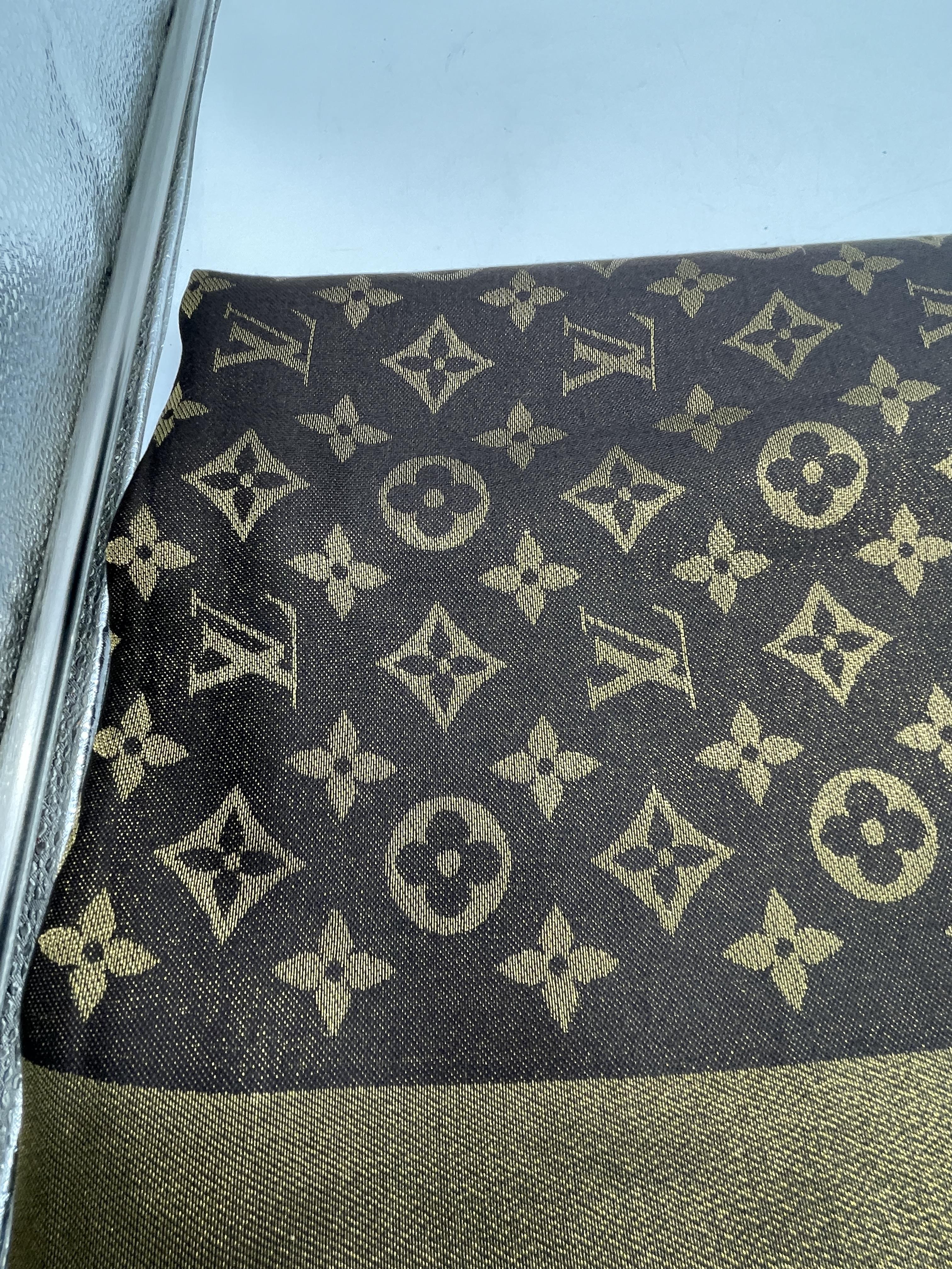 Louis Vuitton Chale Monogram Shine Silk Brown Scar - Image 2 of 12