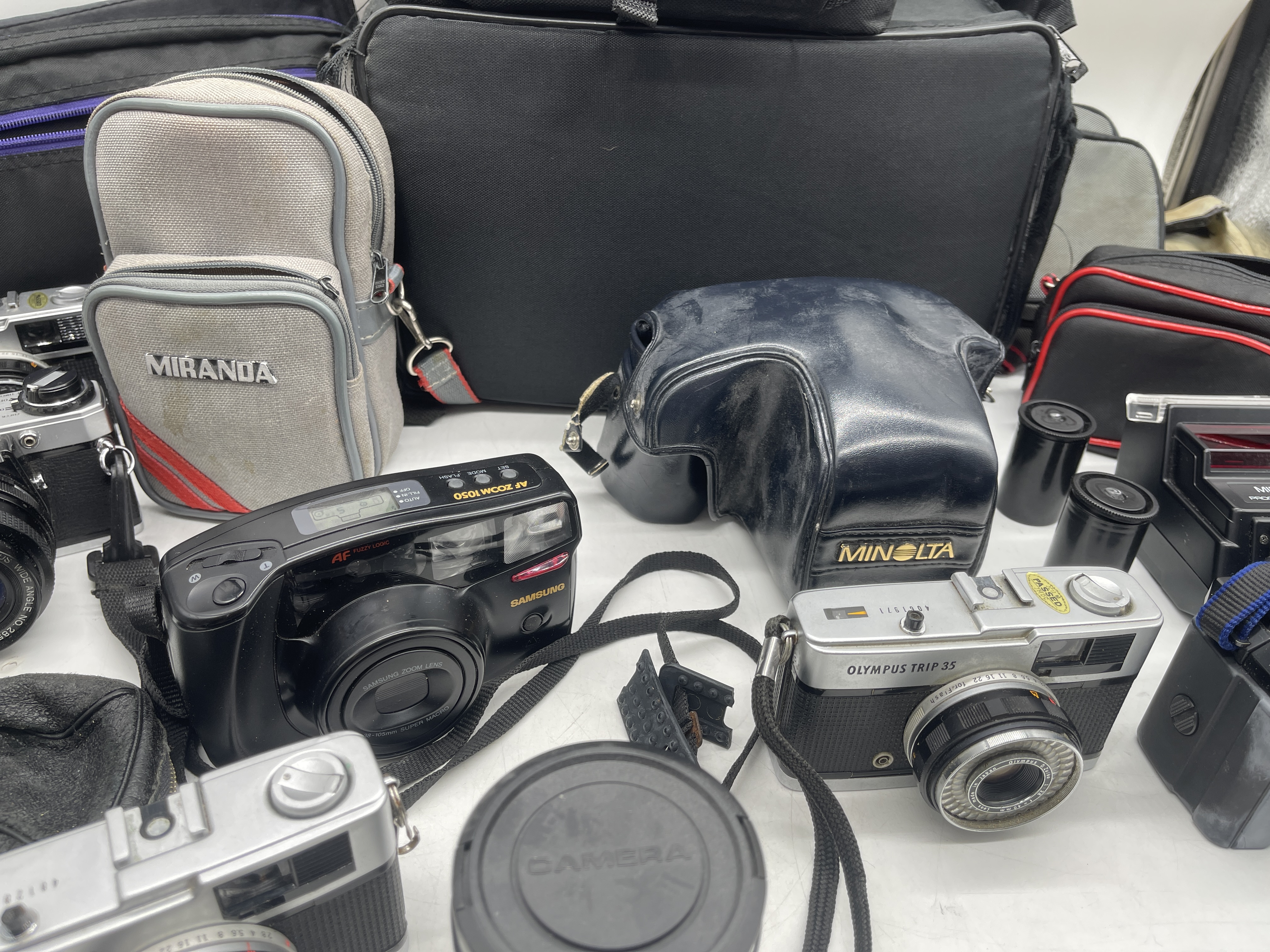 Collection of Vintage Cameras to include Olympus, - Image 11 of 14