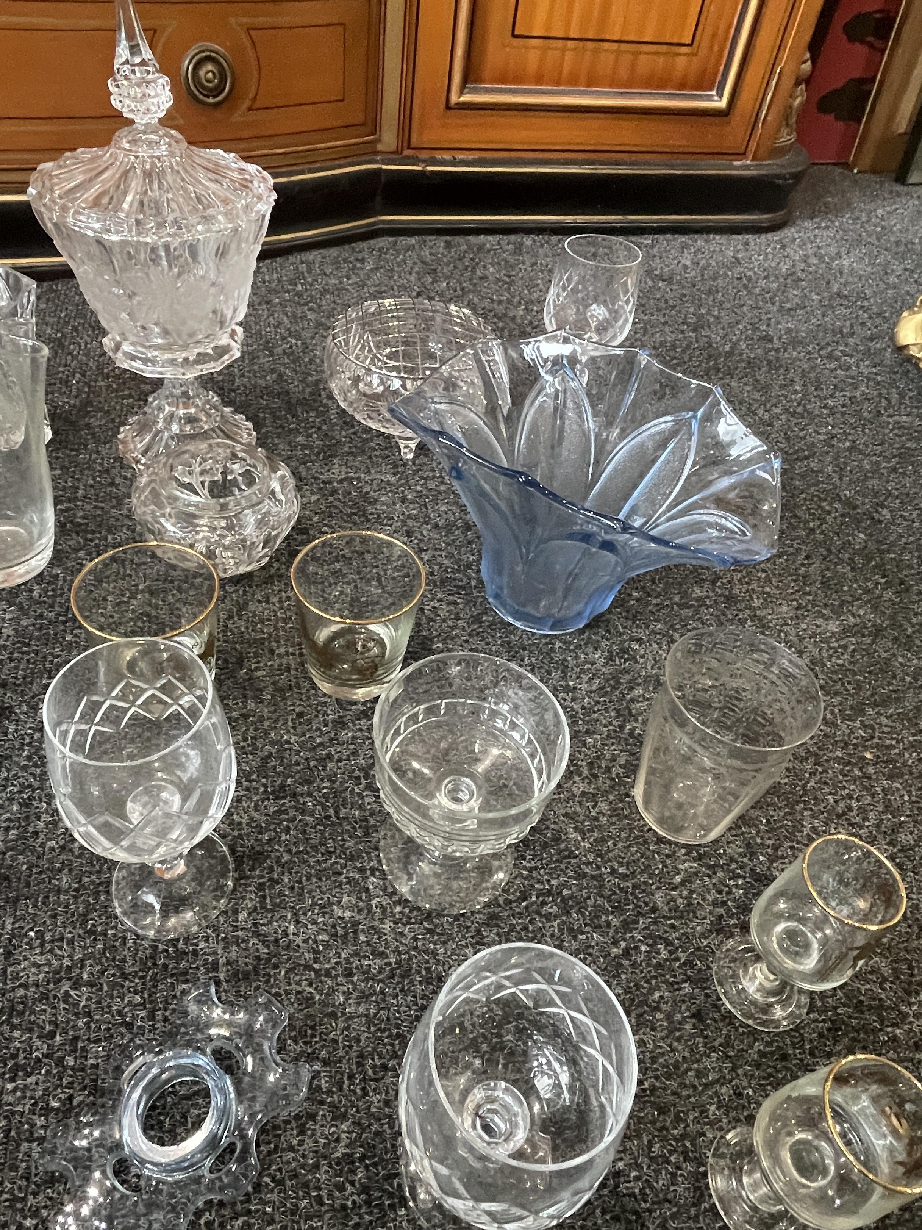 Collection of Glass and Crystal Tableware and othe - Image 9 of 14