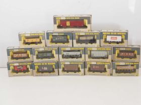 A mixed group of various WRENN OO gauge wagons - VG in G/VG boxes (15)