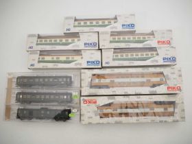 A group of HO gauge German Outline bogie passenger coaches by PIKO and FLEISCHMANN all in 1970s/