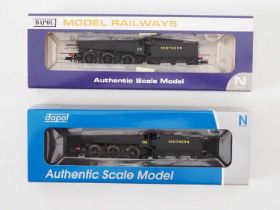 A pair of DAPOL N gauge Class Q1 steam locomotives both in Southern Railways black livery numbered