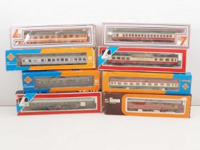 A group of HO gauge passenger coaches by ROCO and LIMA - G/VG in G boxes (8)