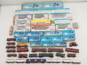 A large quantity of boxed and unboxed HO gauge model railway wagons by PIKO and others - G in F/G
