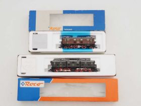 A pair of ROCO HO gauge German Outline electric locomotives in DRG green and brown liveries - VG