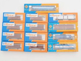 A group of HO gauge European Outline wagons by ROCO - G/VG in G/VG boxes (13)