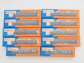 A group of HO gauge ROCO German Outline bogie passenger coaches all in DR green livery - VG in VG