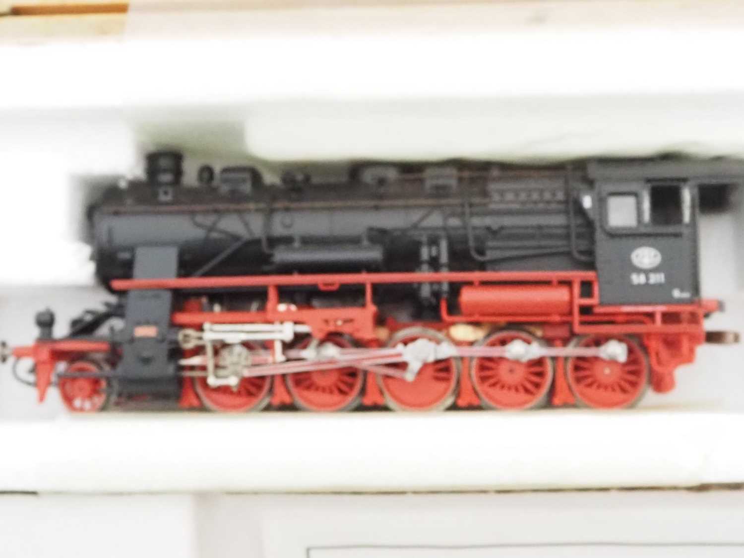 A group of ROCO German Outline HO gauge steam locomotives comprising 43204 (in original wooden case, - Bild 8 aus 10