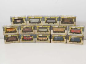 A mixed group of various WRENN OO gauge wagons - VG in G/VG boxes (14)