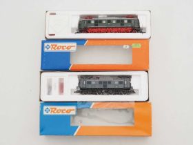 A pair of ROCO HO gauge German Outline electric locomotives in DR grey and green liveries - VG in