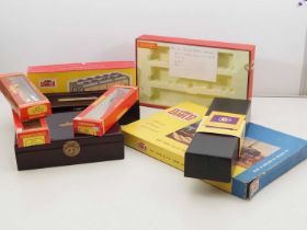 A quantity of empty boxes for various OO gauge railway items including HORNBY DUBLO and a couple