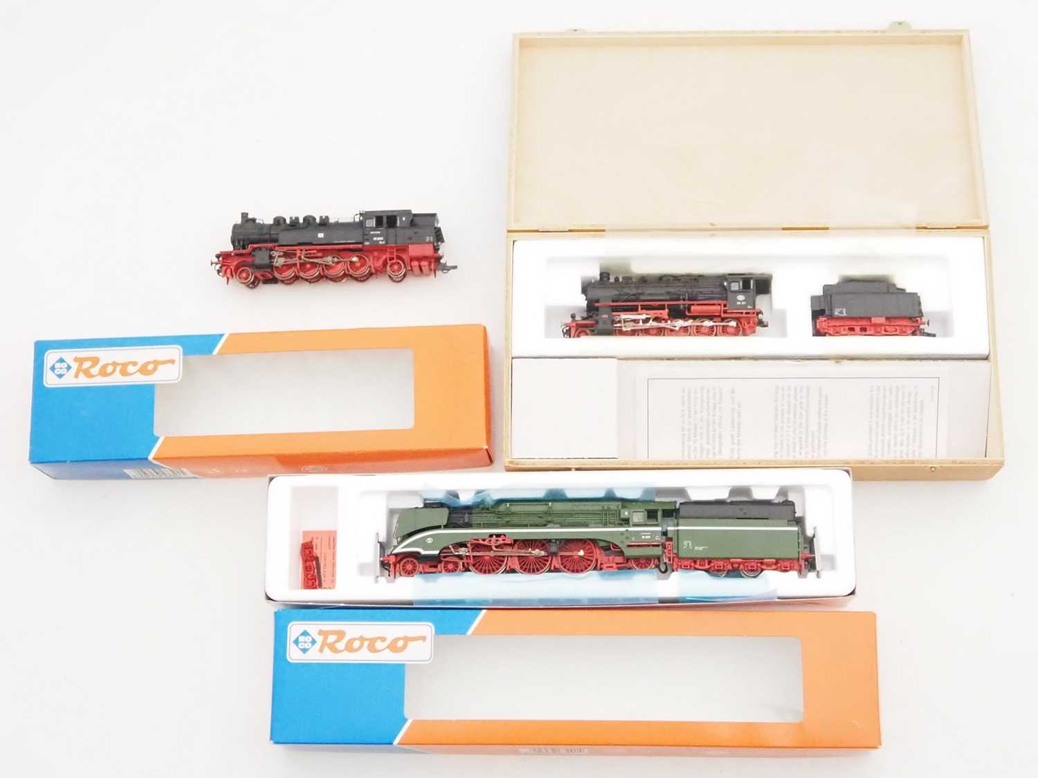 A group of ROCO German Outline HO gauge steam locomotives comprising 43204 (in original wooden case,