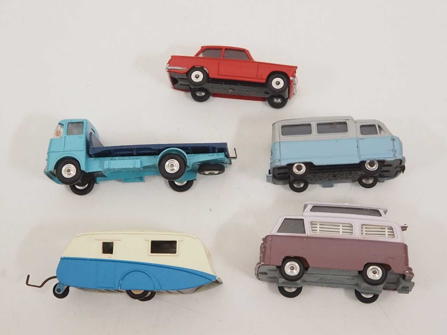 A small group of vintage diecast vehicles by CORGI and DINKY - G (unboxed) (5)