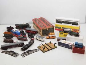 A mixed lot of vintage mainly HO gauge (some O gauge) Eastern European model railway rolling
