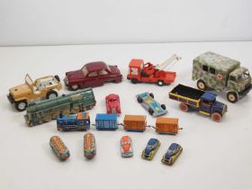 A tray of vintage tinplate toys mostly Eastern European/Czechoslovakian - F/G (unboxed) (16)