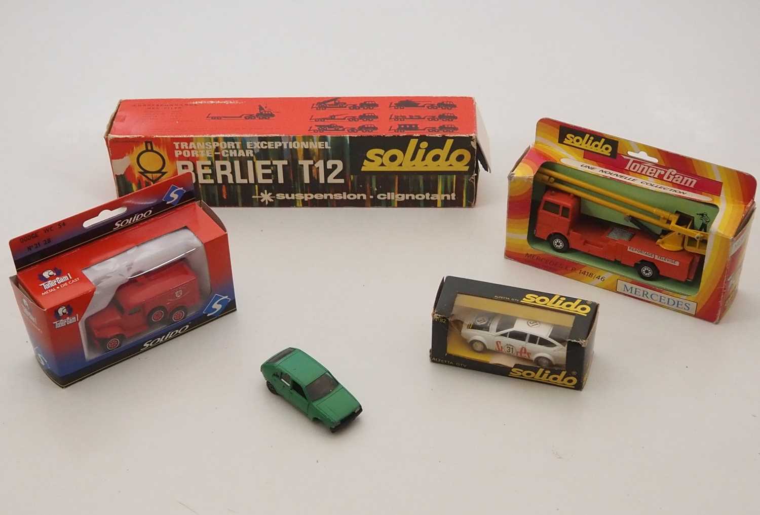 A group of SOLIDO diecast models to include a Berliet T12 tank transporter - G/VG in F/G boxes (